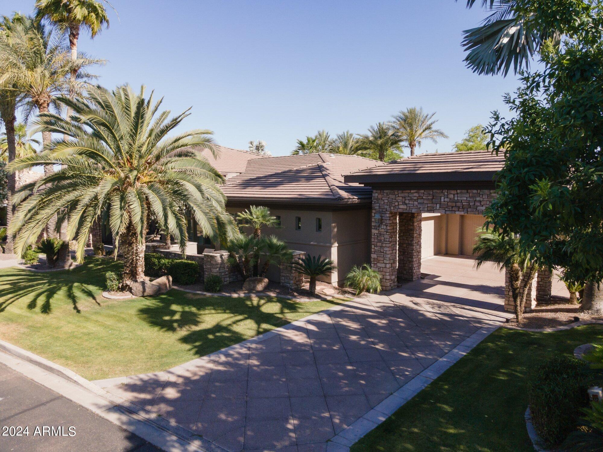 103 W MACAW Drive