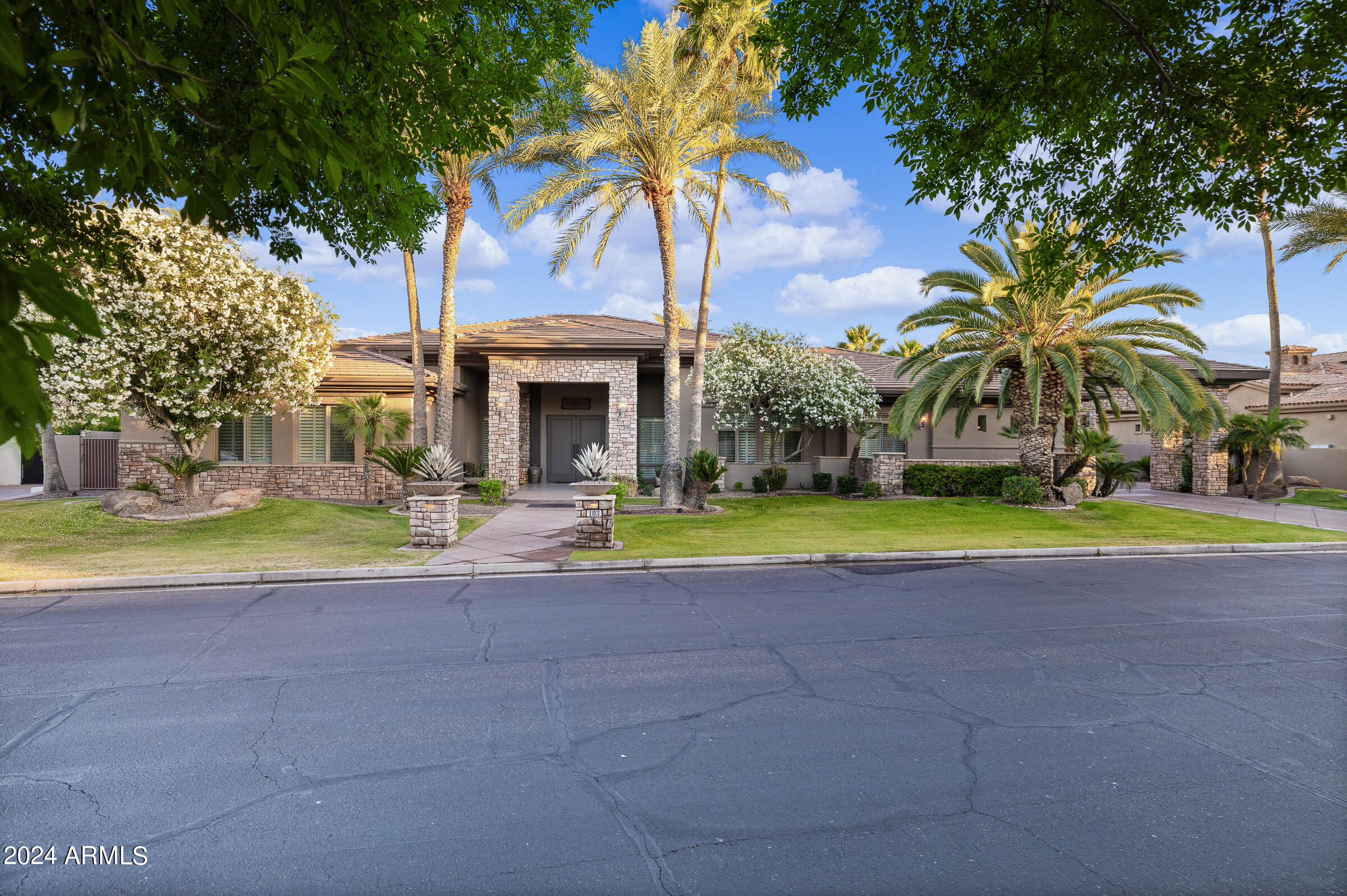 103 W MACAW Drive