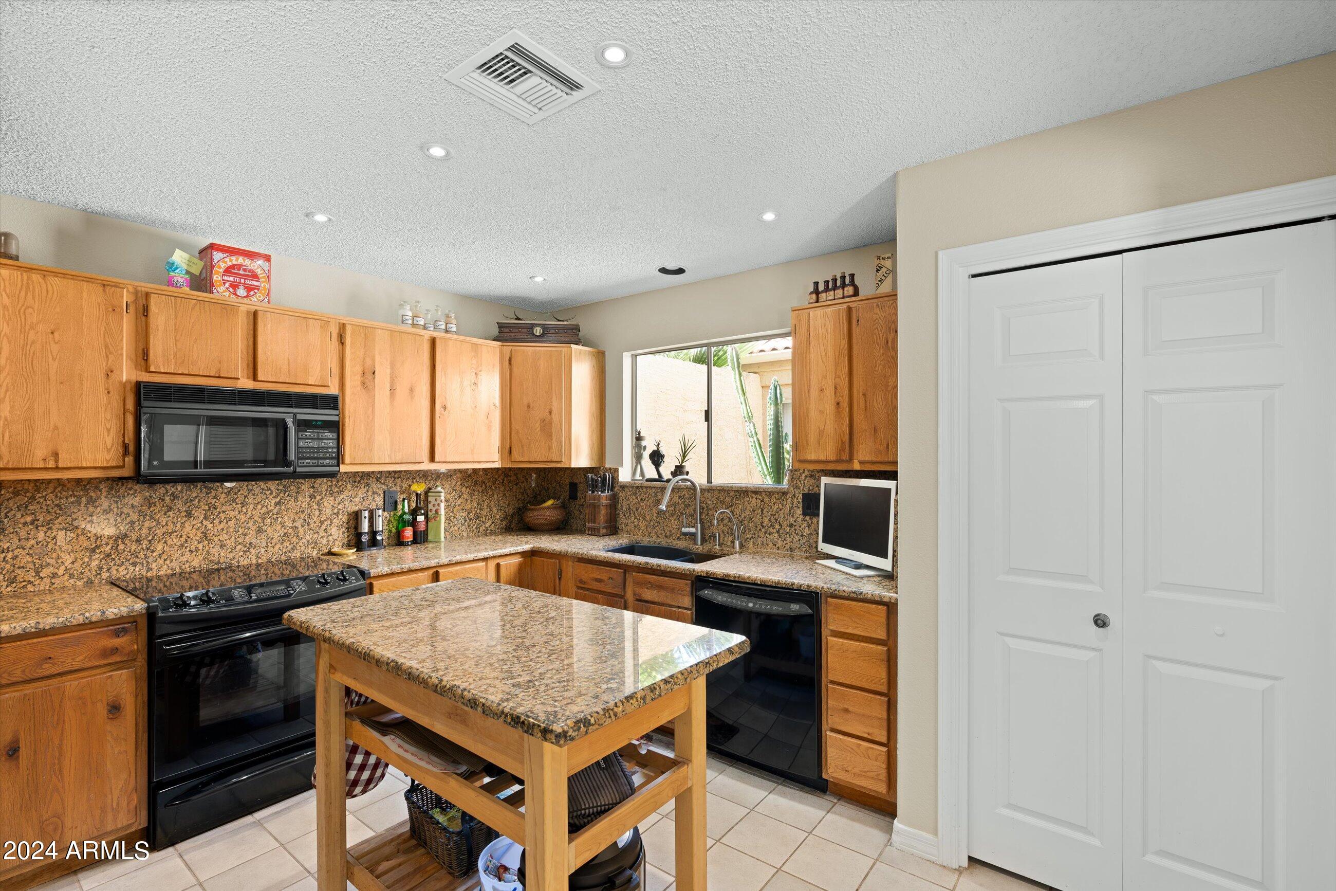 11236 E LAUREL Lane