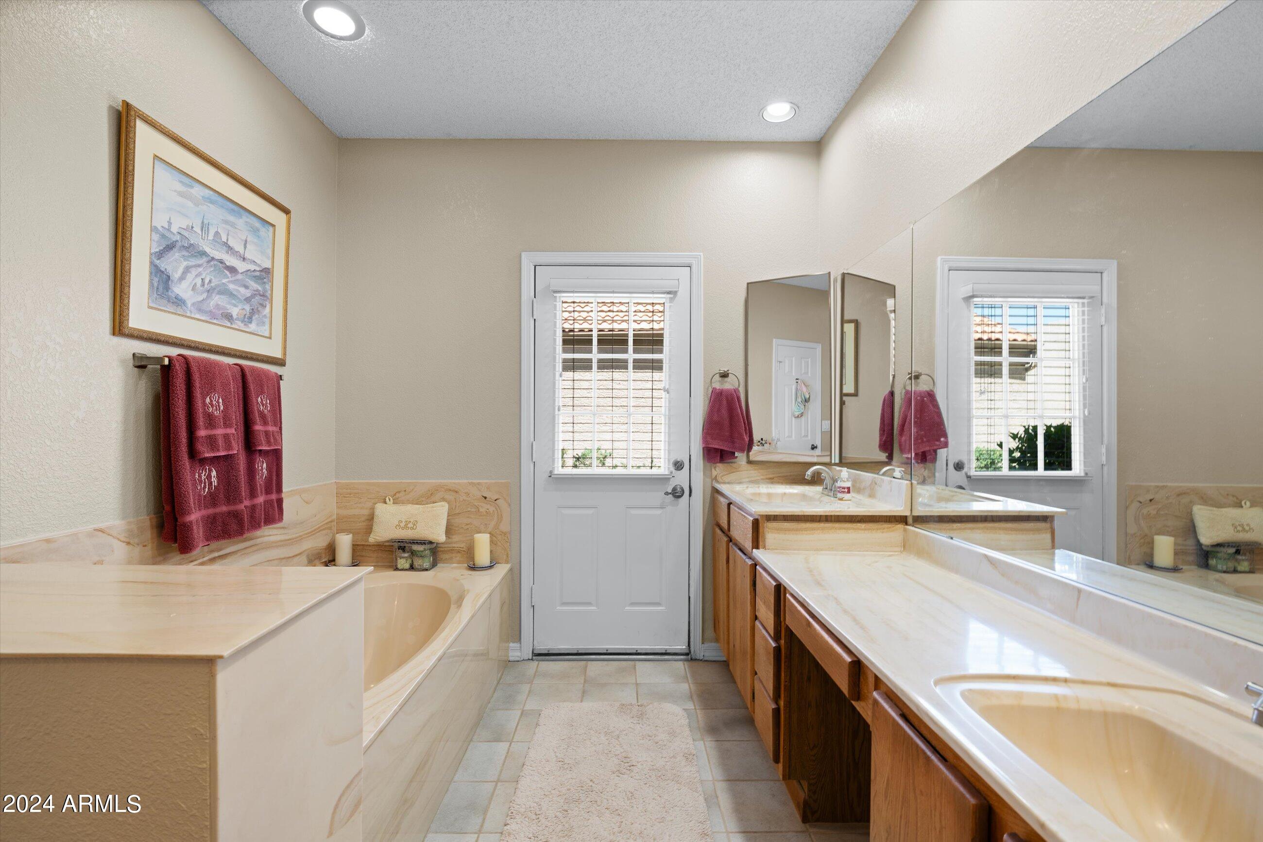 11236 E LAUREL Lane