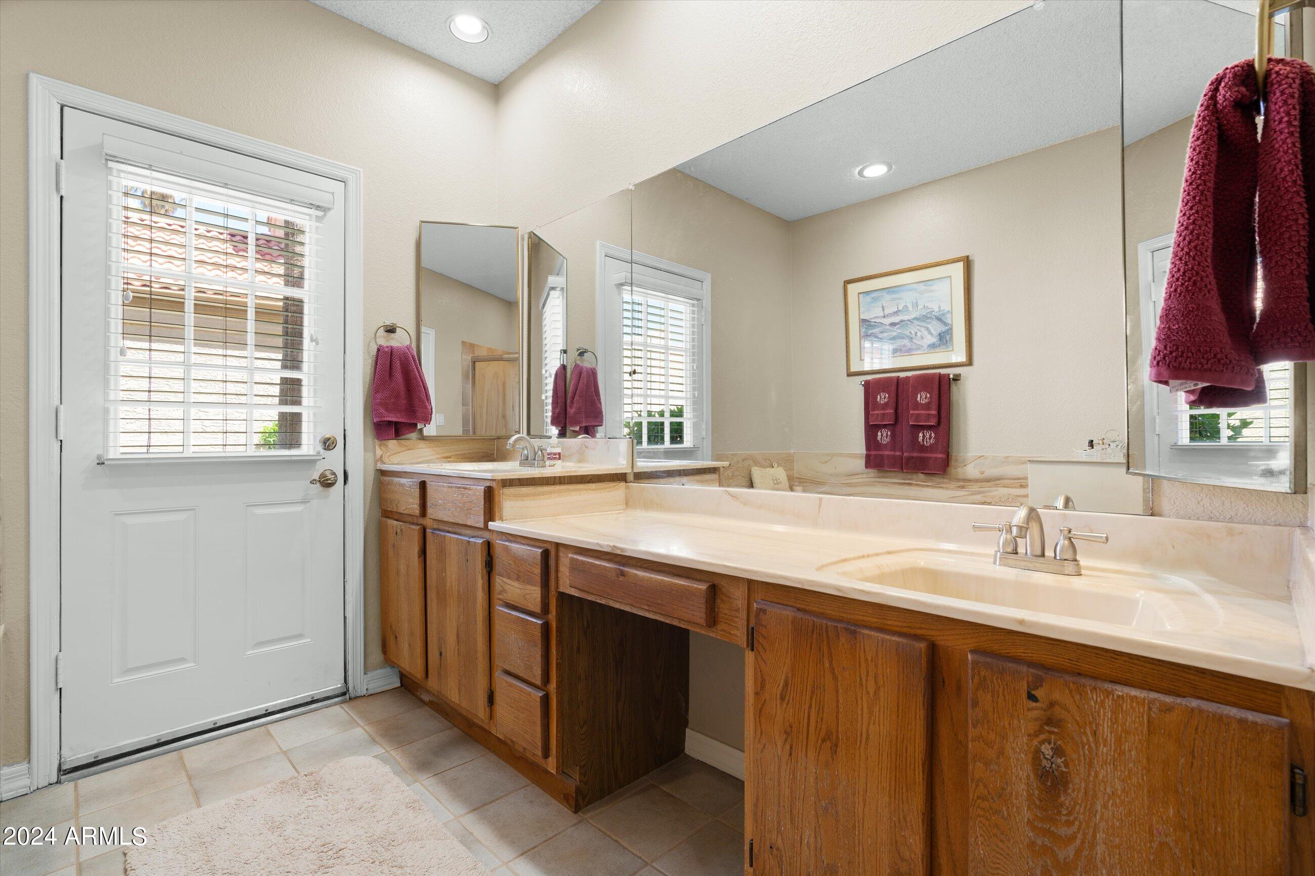11236 E LAUREL Lane