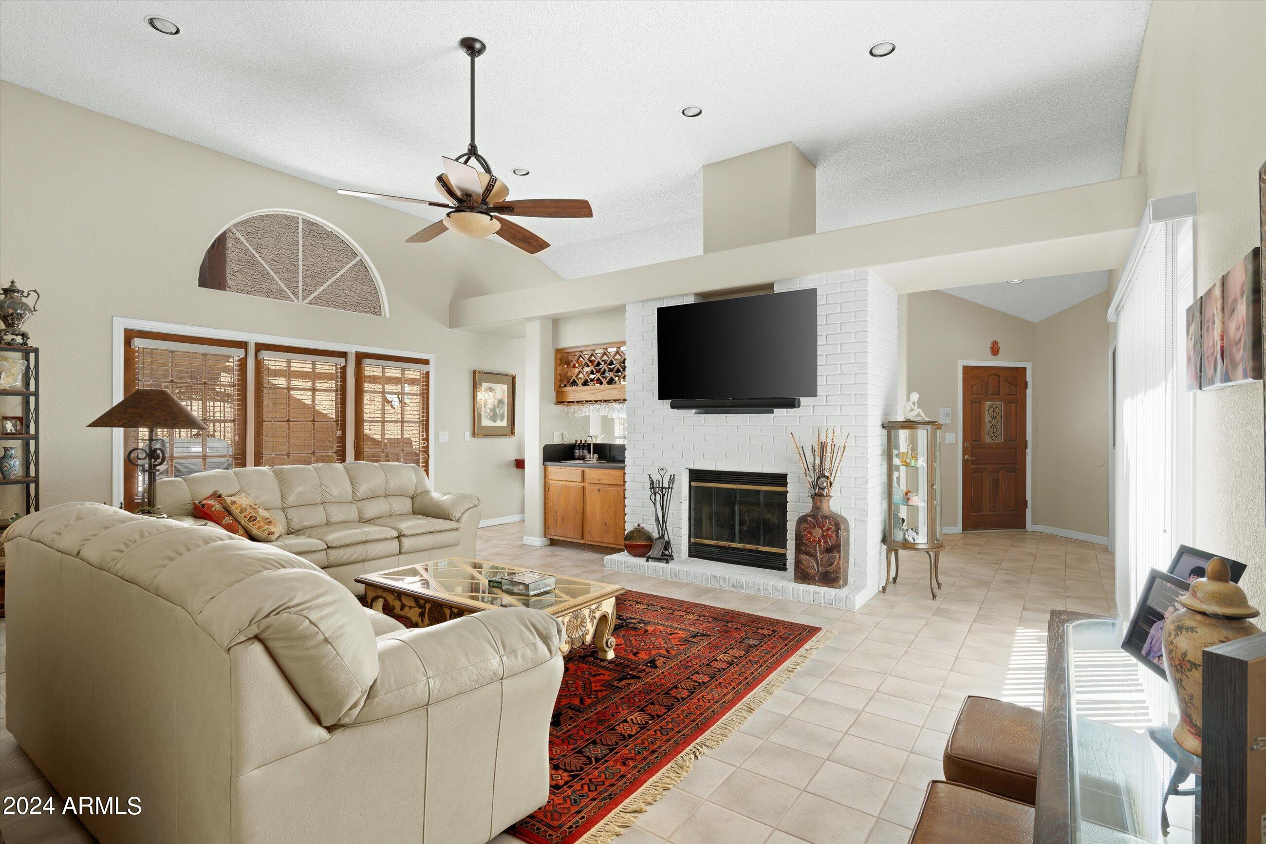 11236 E LAUREL Lane
