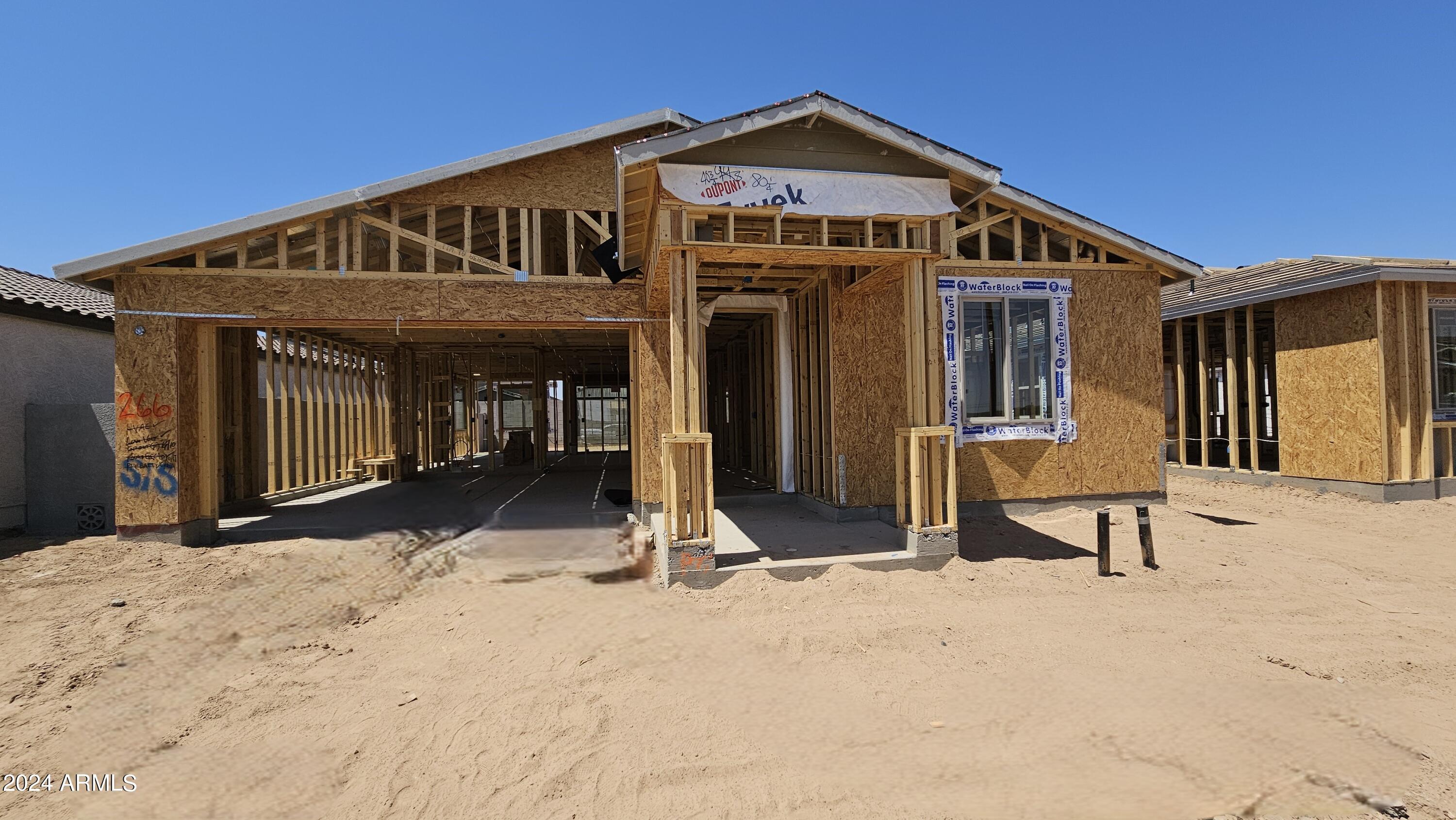 2042 E LARIAT Avenue