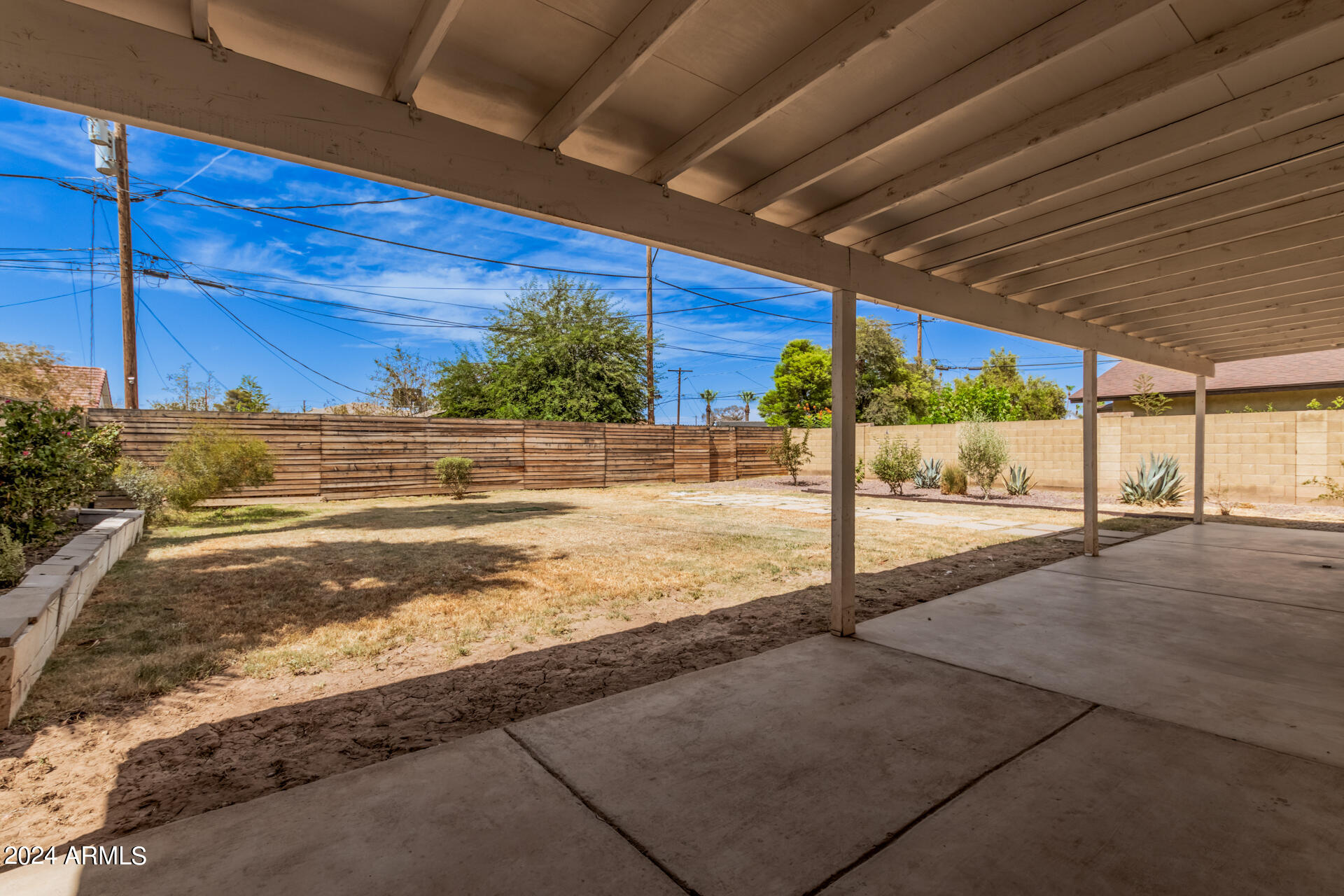 2028 W MEDLOCK Drive
