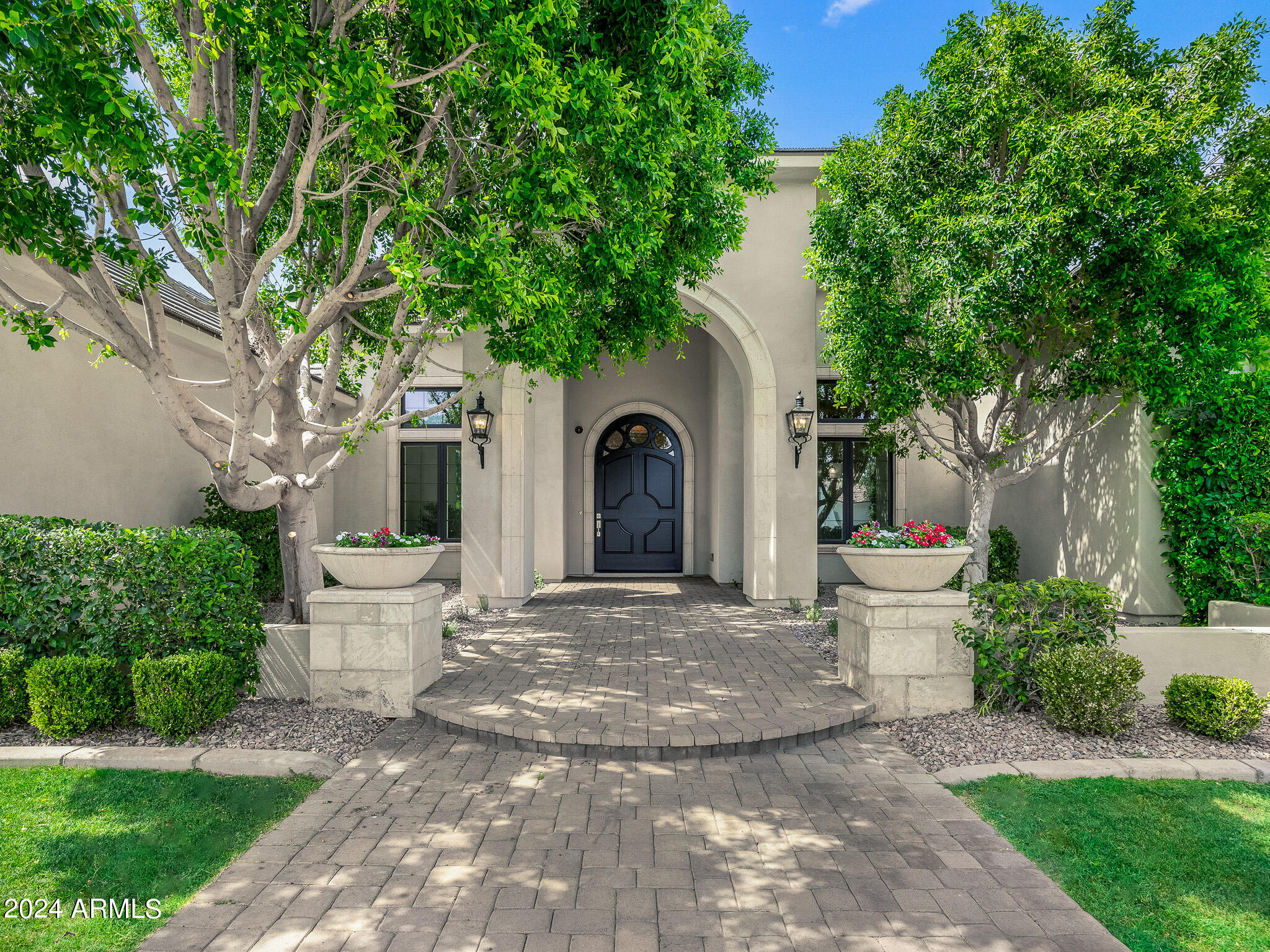 2654 E WARBLER Road