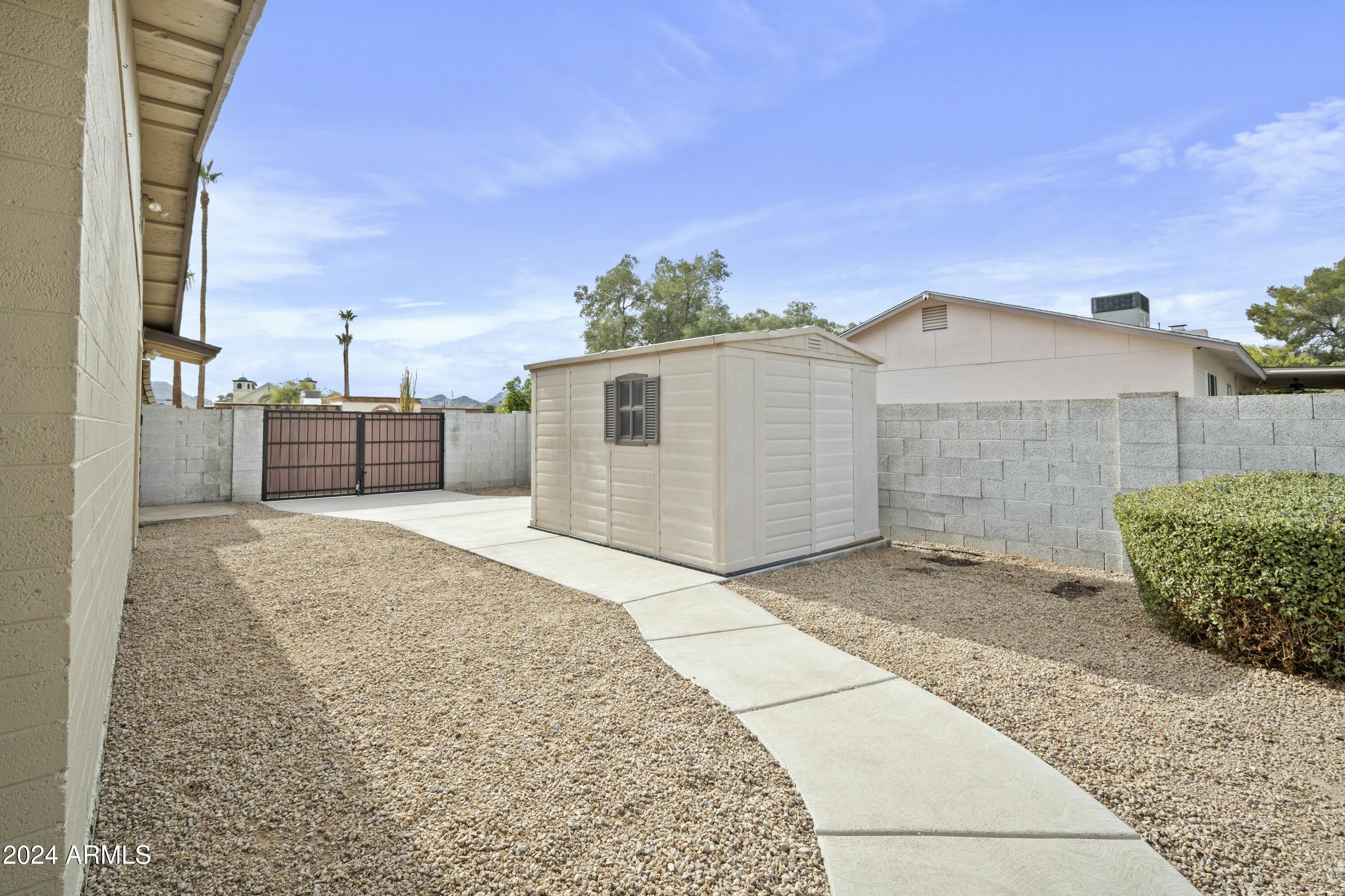 4024 E SHANGRI LA Road