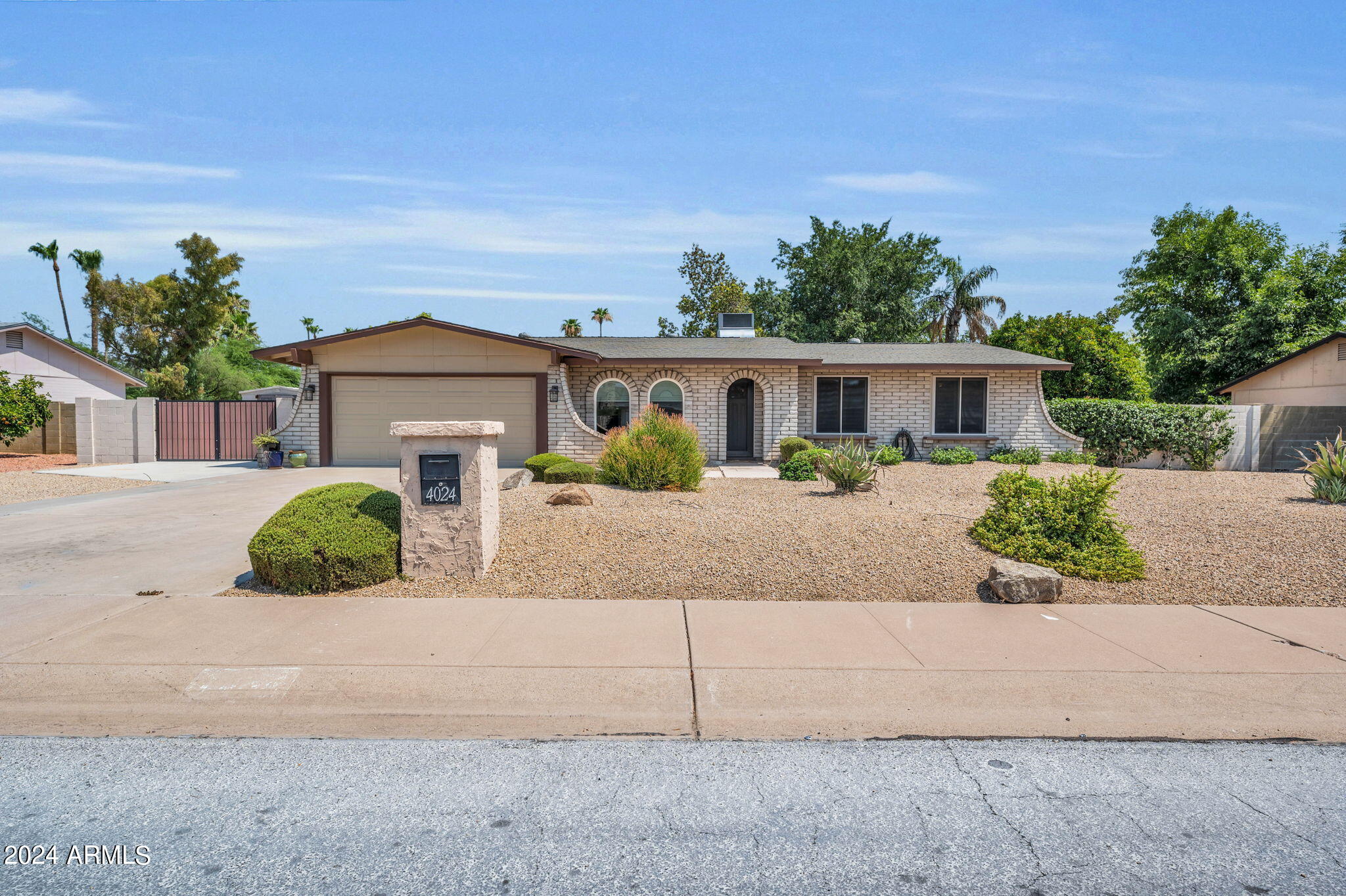 4024 E SHANGRI LA Road