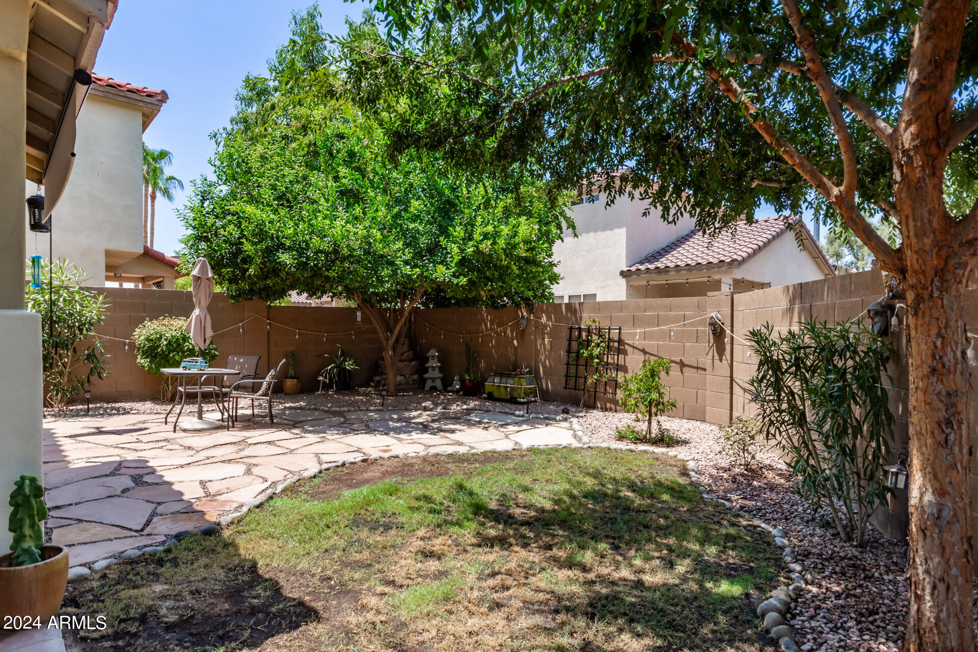 2124 N SAN VINCENTE Drive