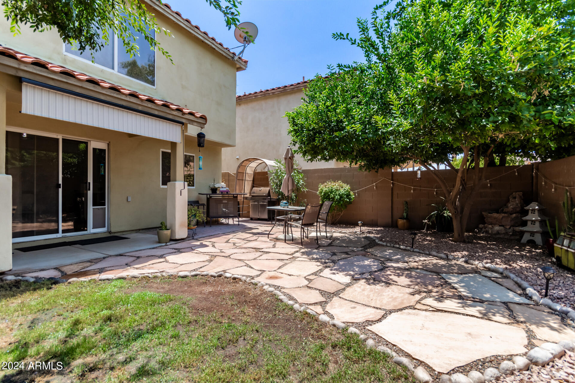 2124 N SAN VINCENTE Drive