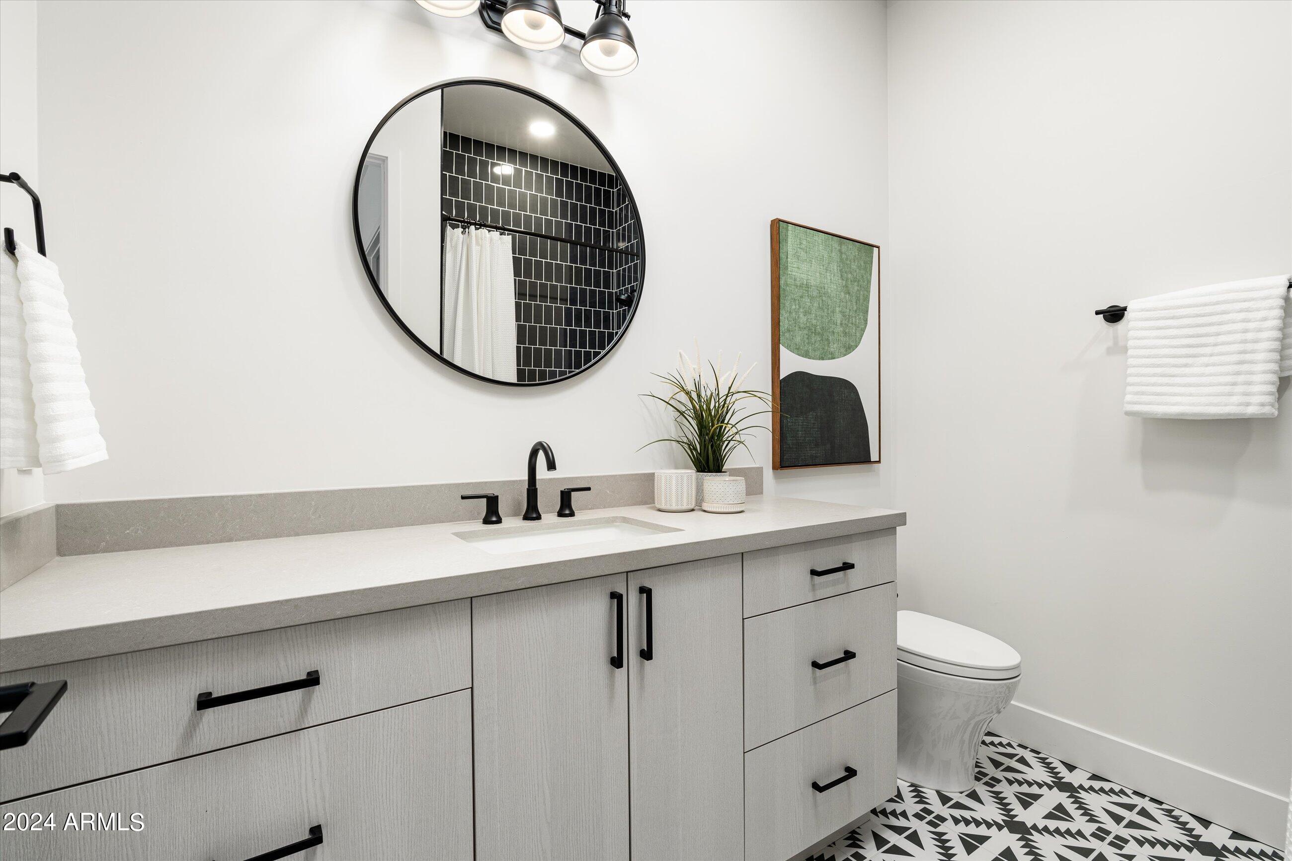 1815 E MYRTLE Avenue