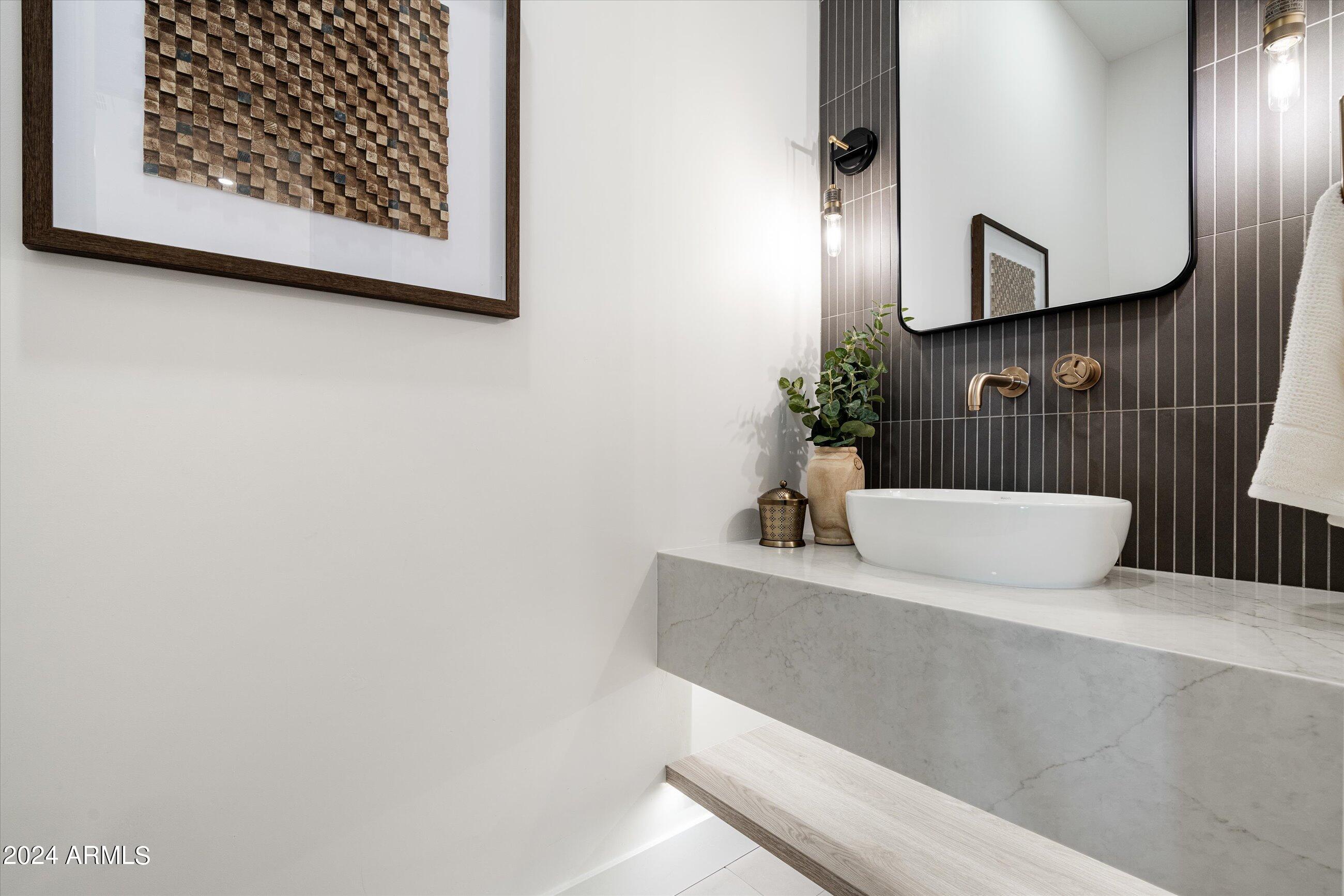 1815 E MYRTLE Avenue