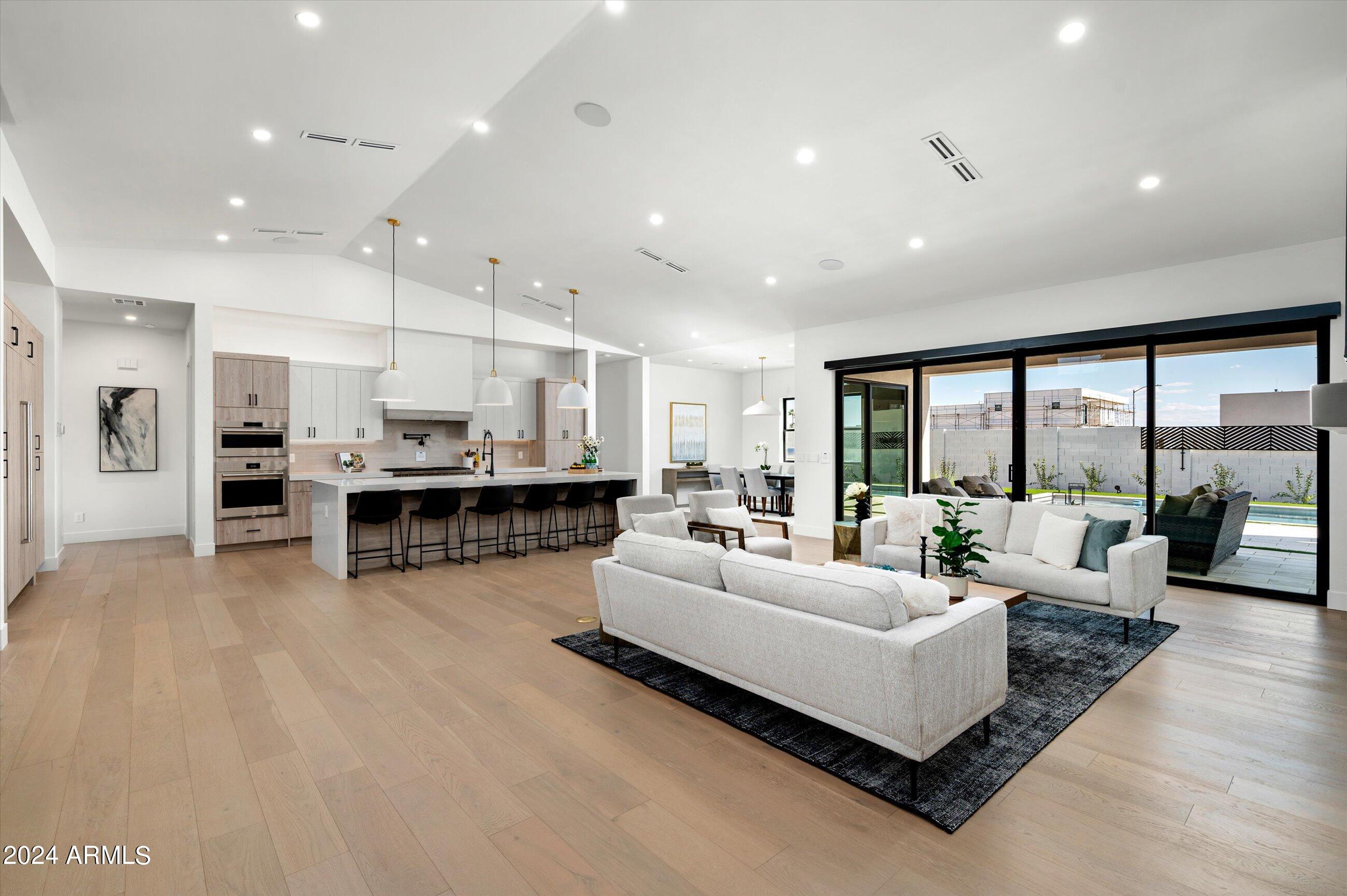 1815 E MYRTLE Avenue