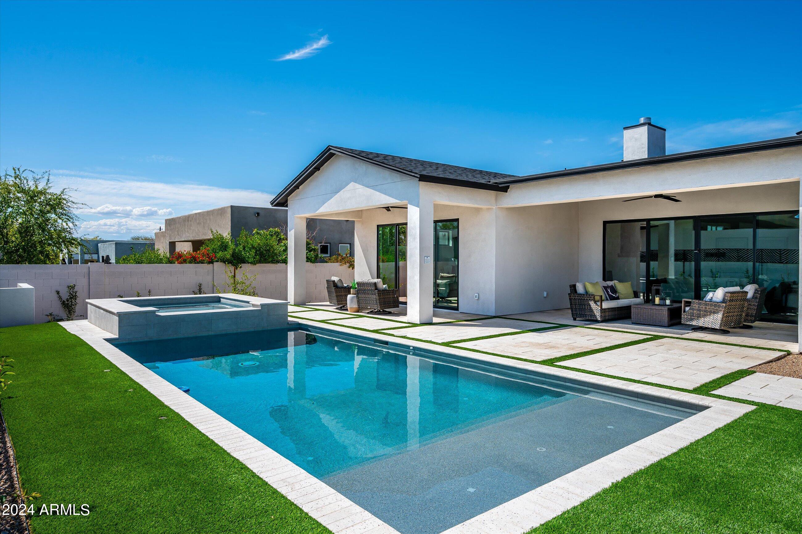 1815 E MYRTLE Avenue