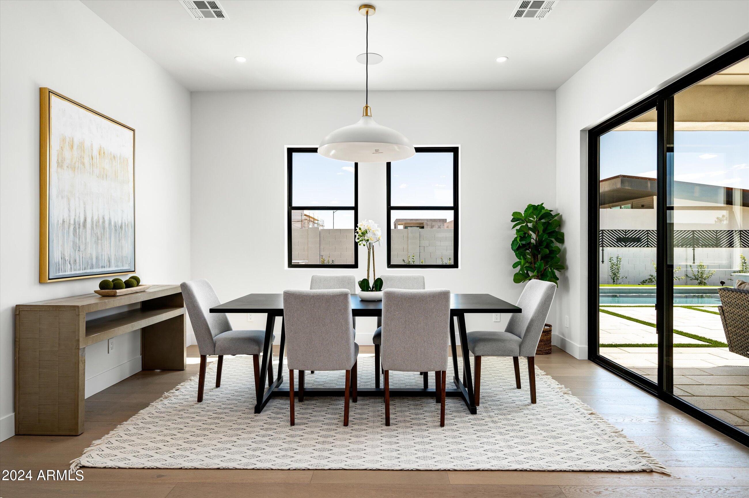 1815 E MYRTLE Avenue