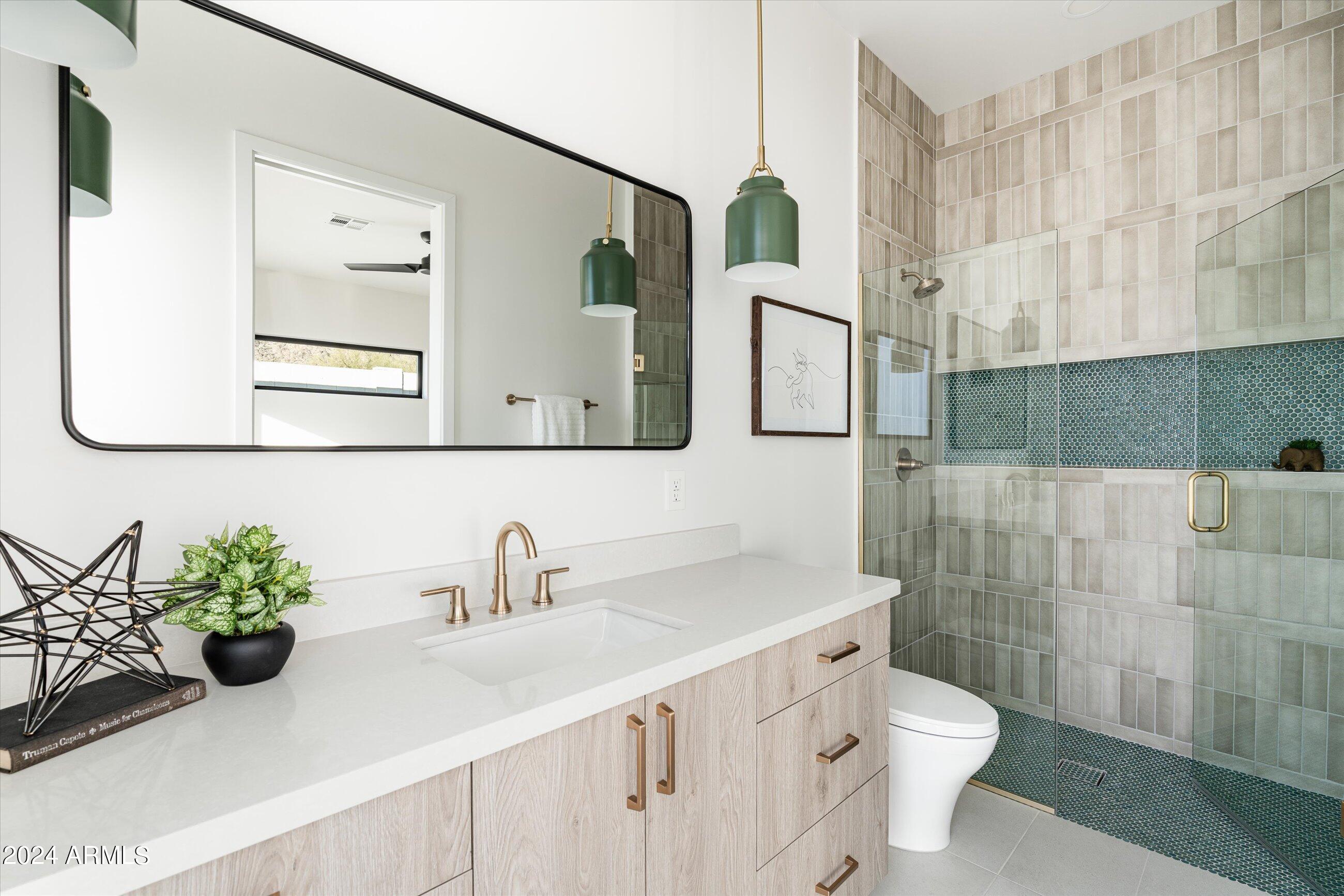 1815 E MYRTLE Avenue