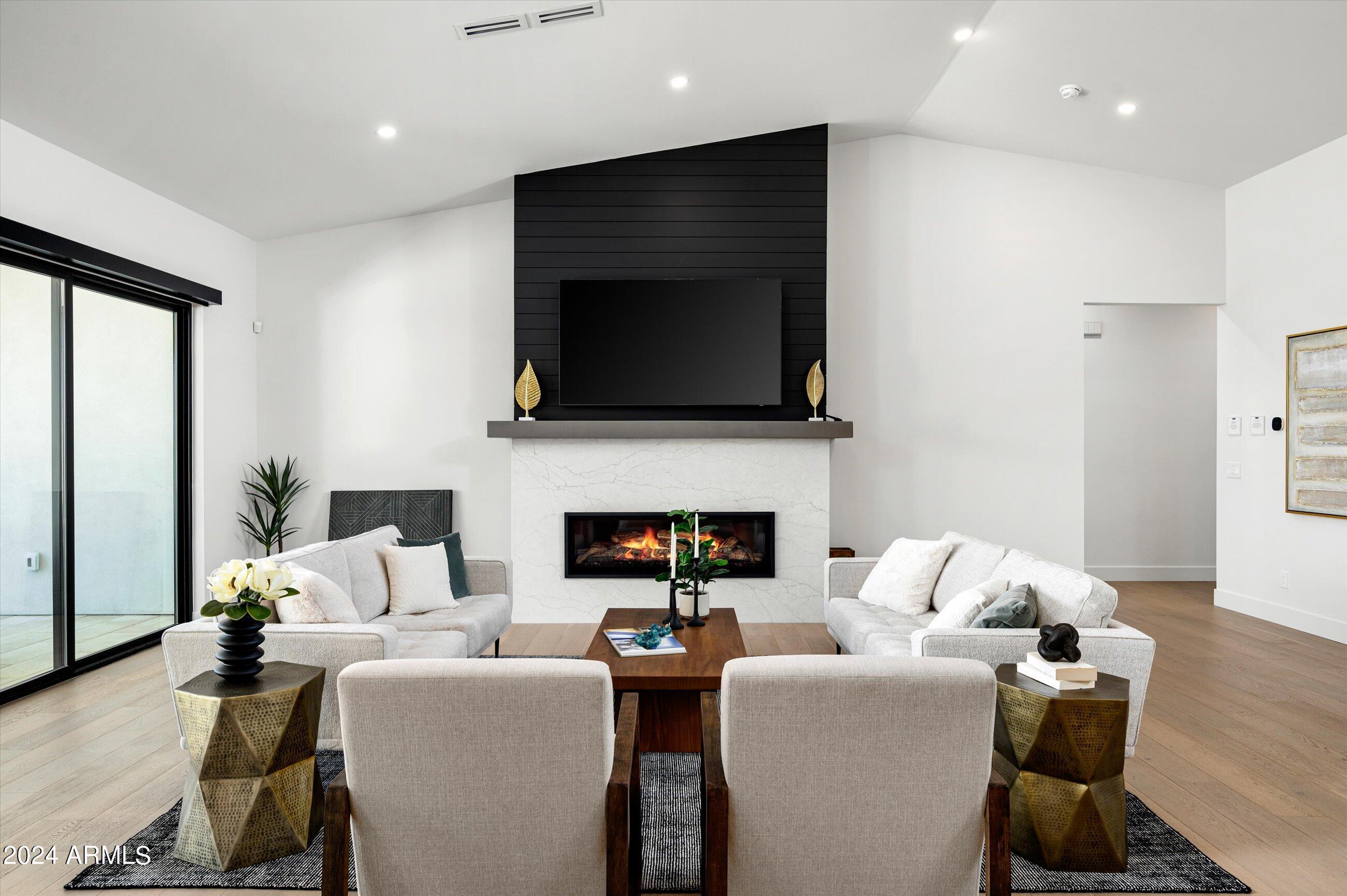 1815 E MYRTLE Avenue