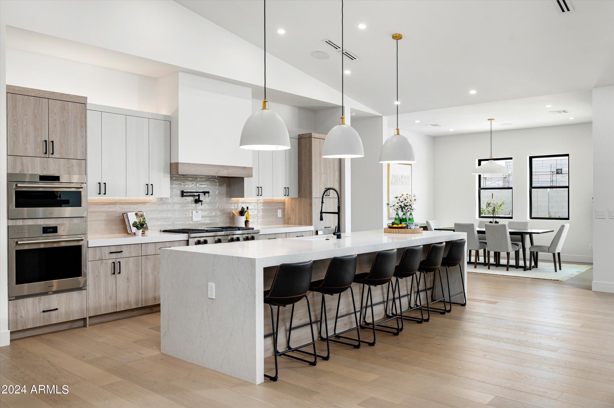 1815 E MYRTLE Avenue