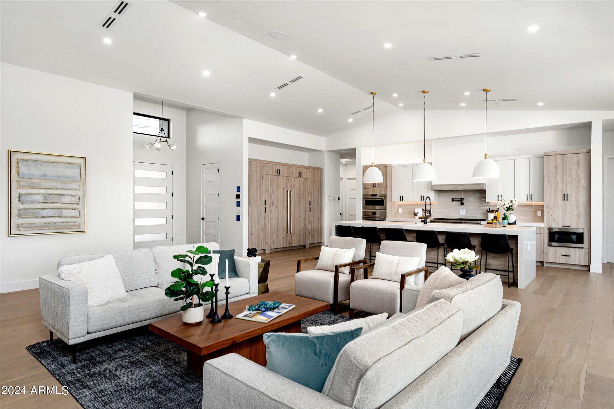 1815 E MYRTLE Avenue