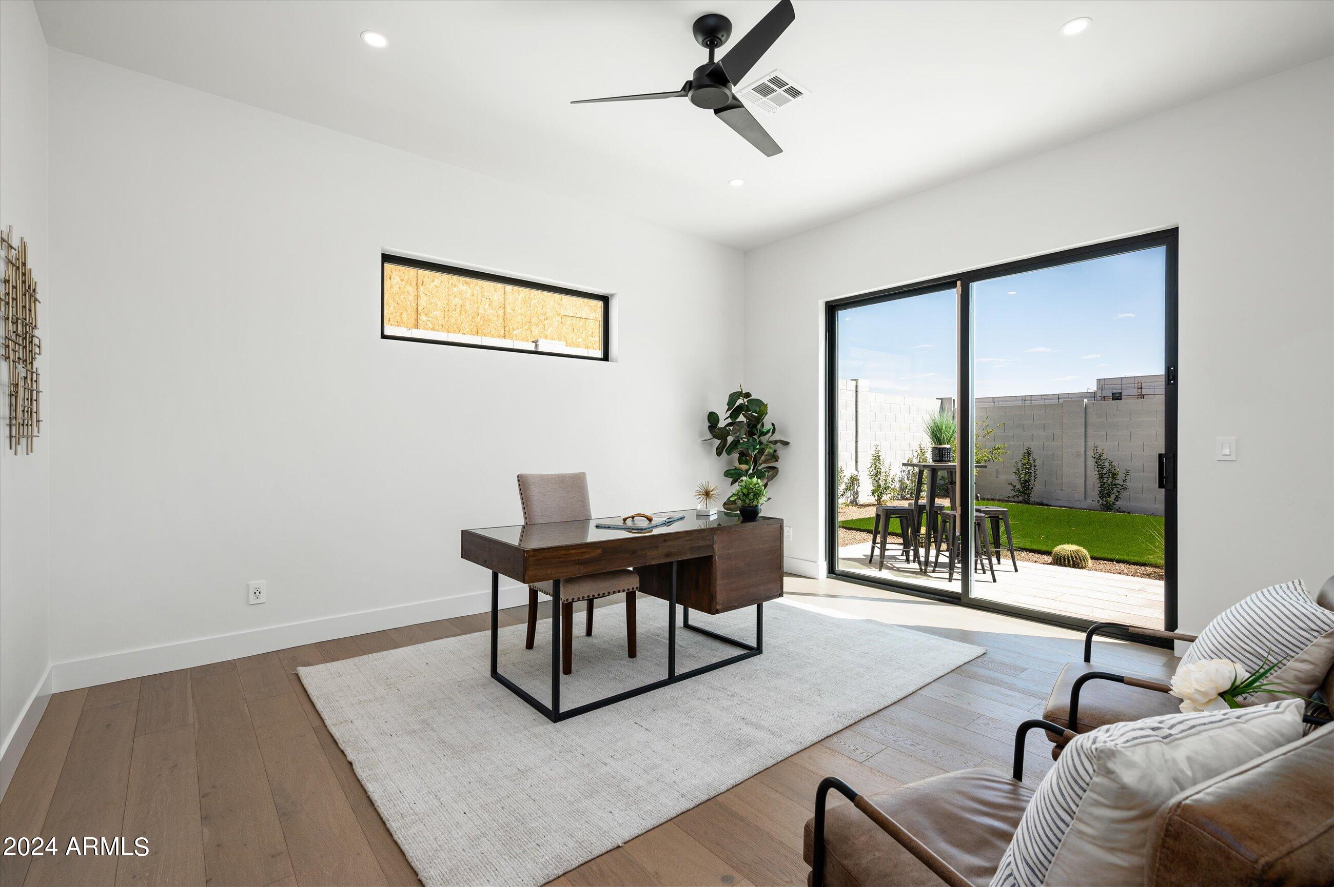 1815 E MYRTLE Avenue