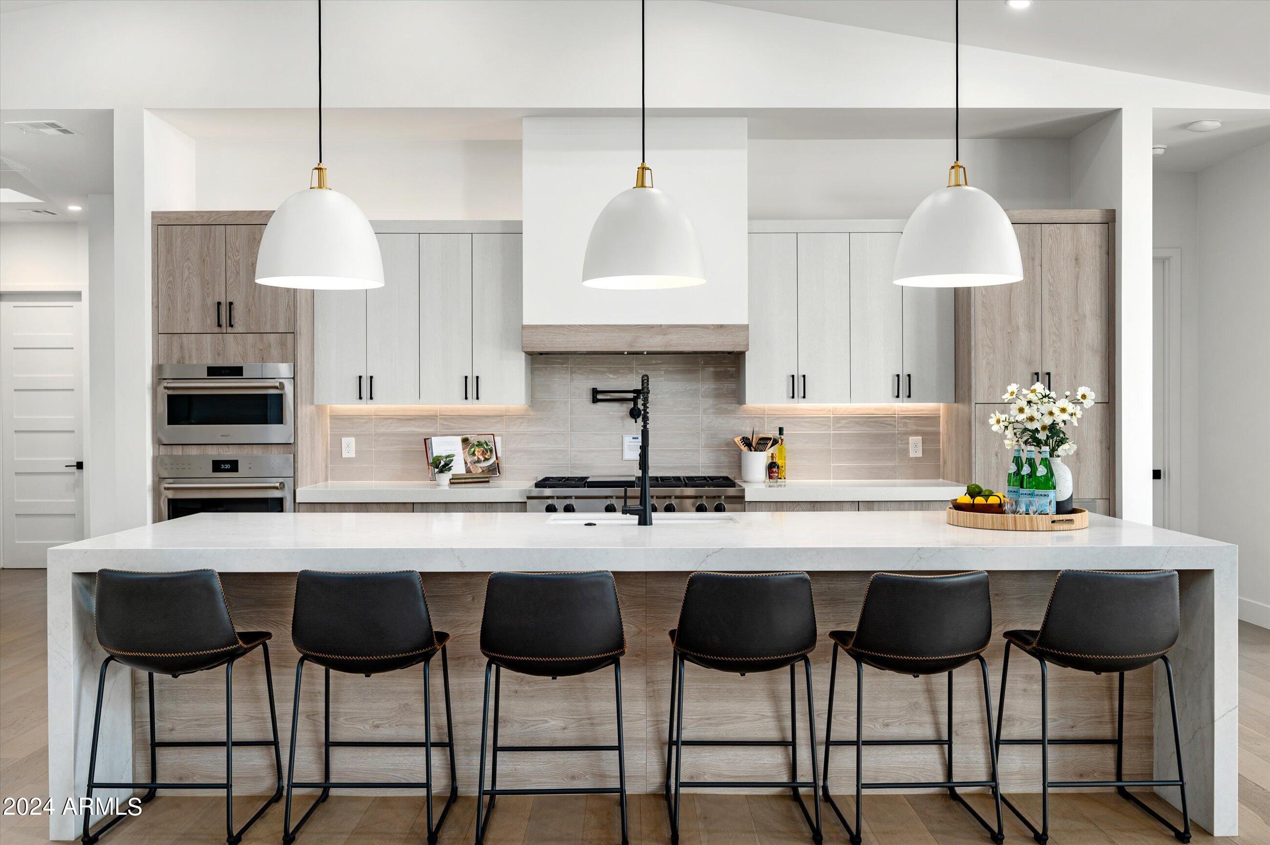 1815 E MYRTLE Avenue