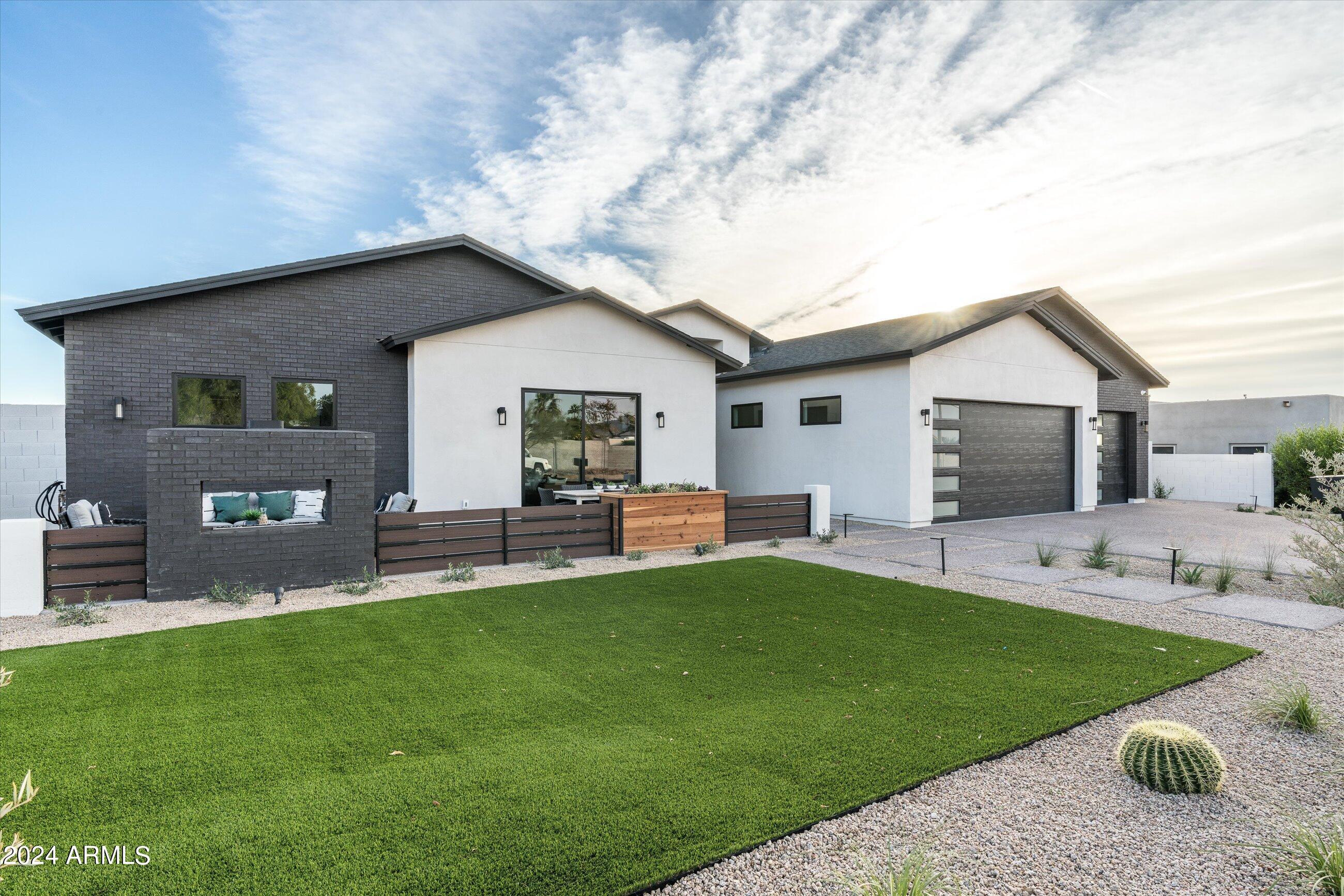 1815 E MYRTLE Avenue