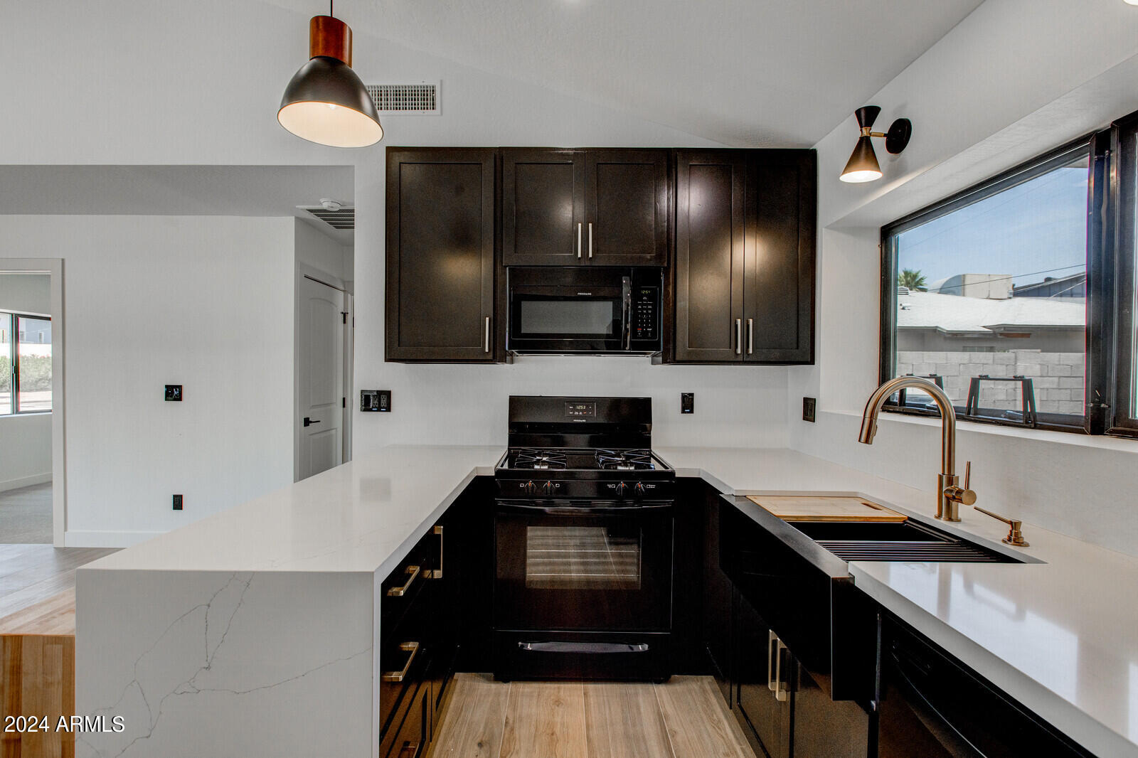 2927 N 29TH Place