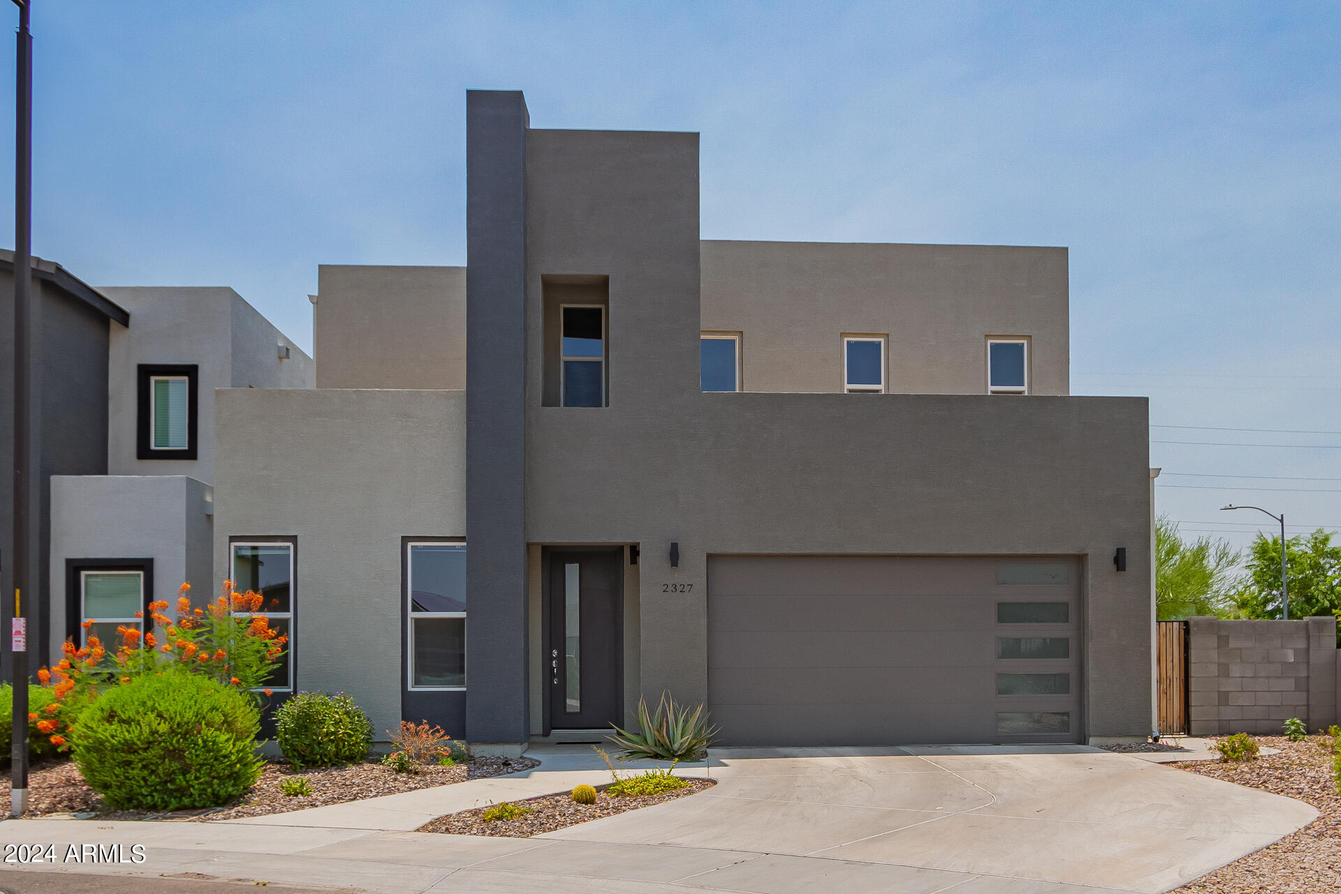 2327 W DARROW Street