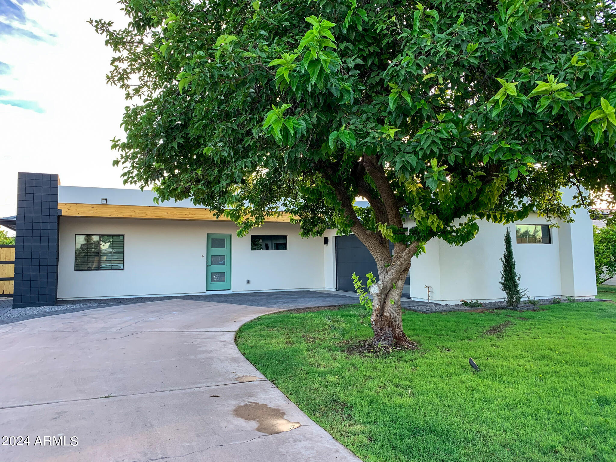 809 E CAMPUS Drive