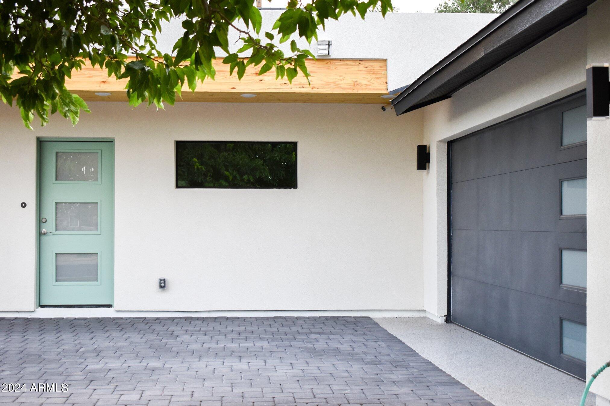 809 E CAMPUS Drive