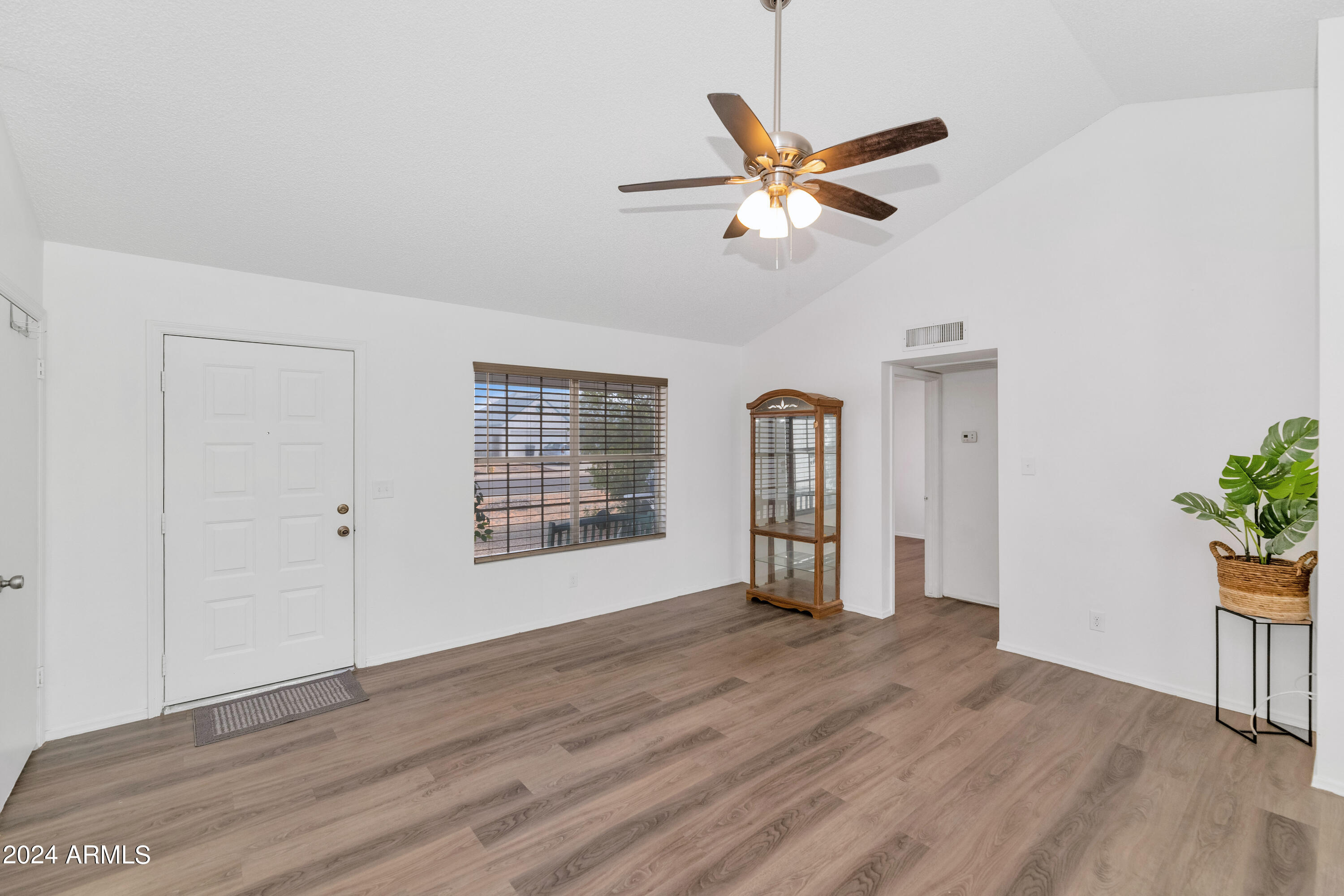 1419 E DIVOT Drive