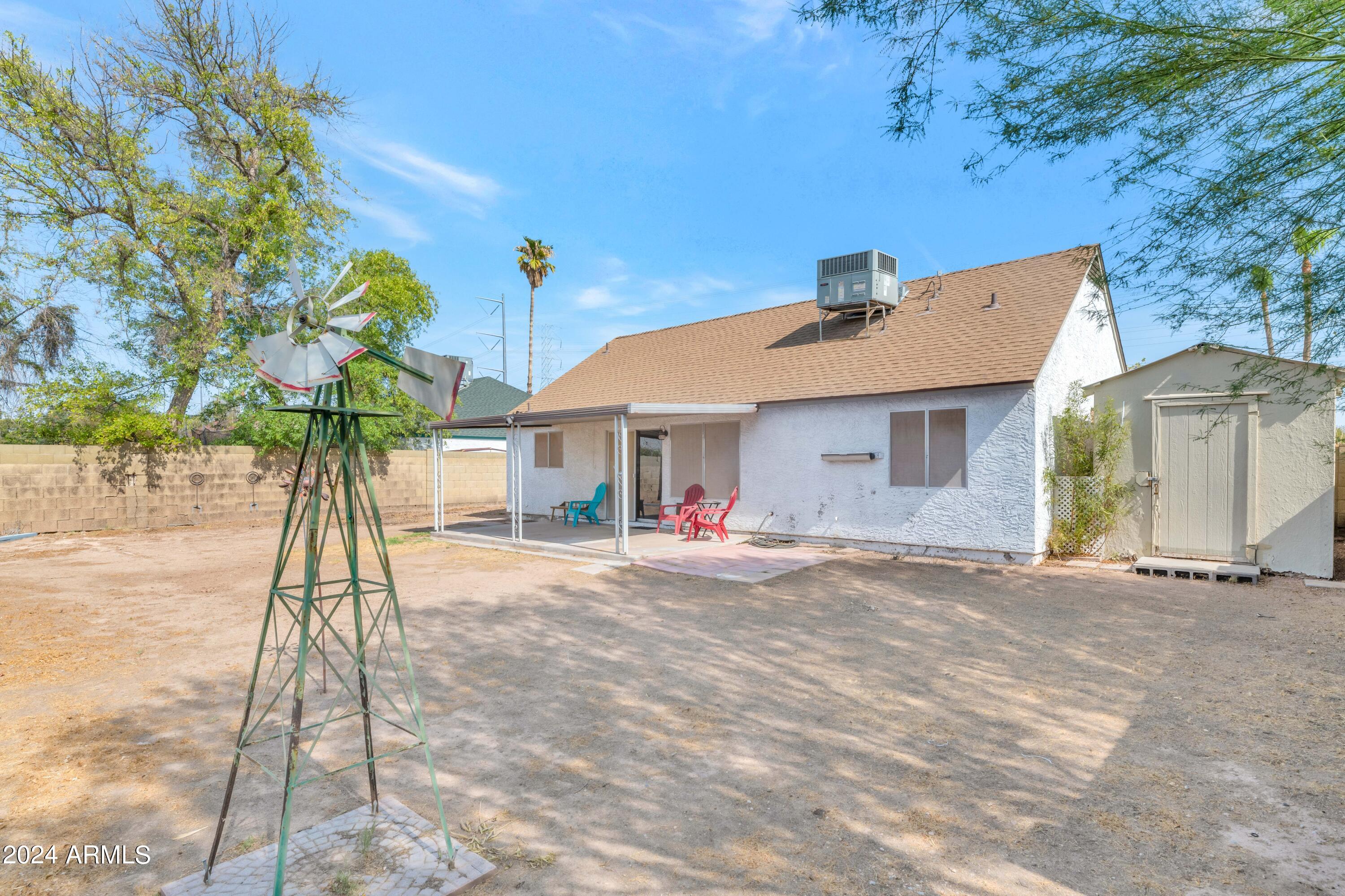 1419 E DIVOT Drive