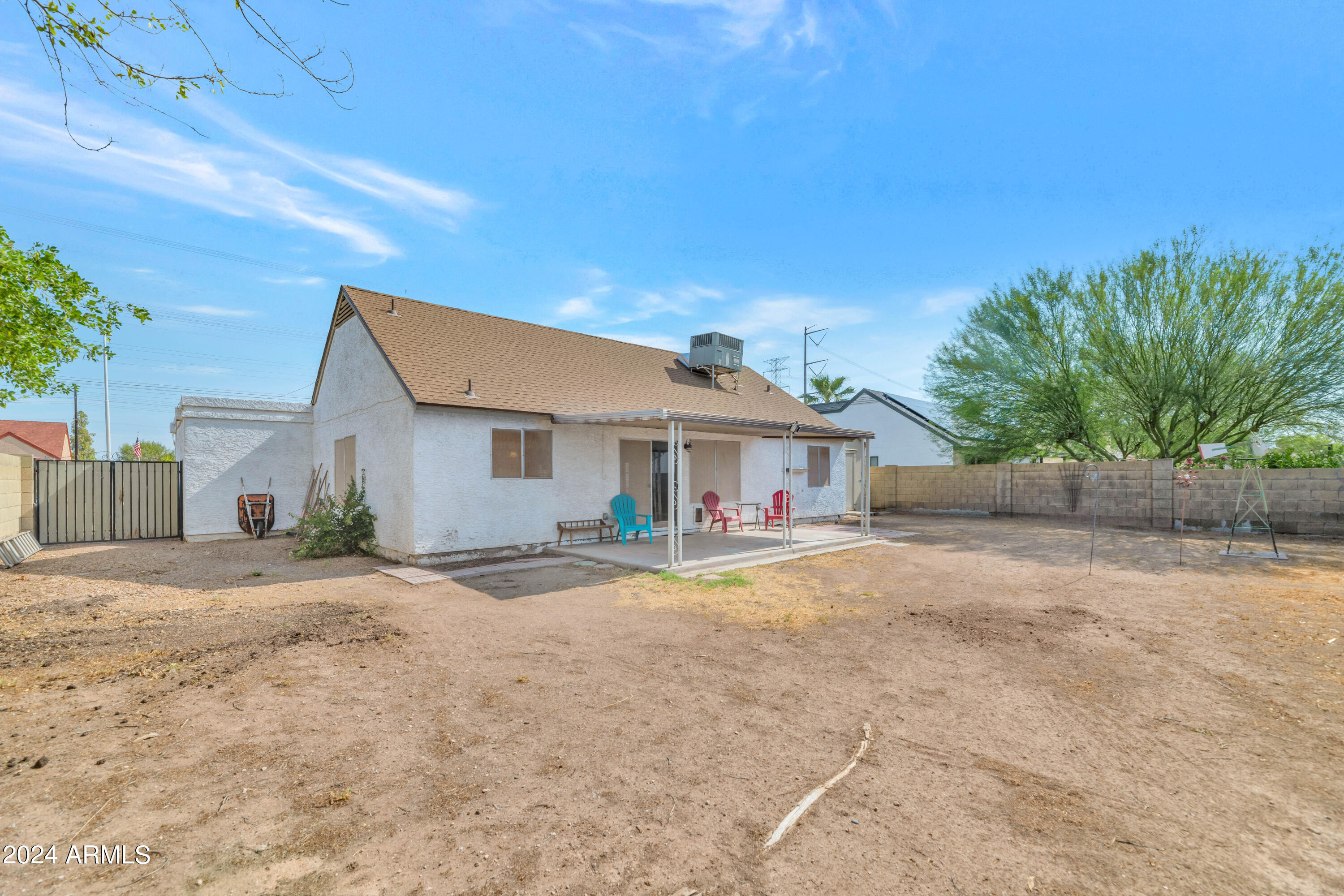 1419 E DIVOT Drive