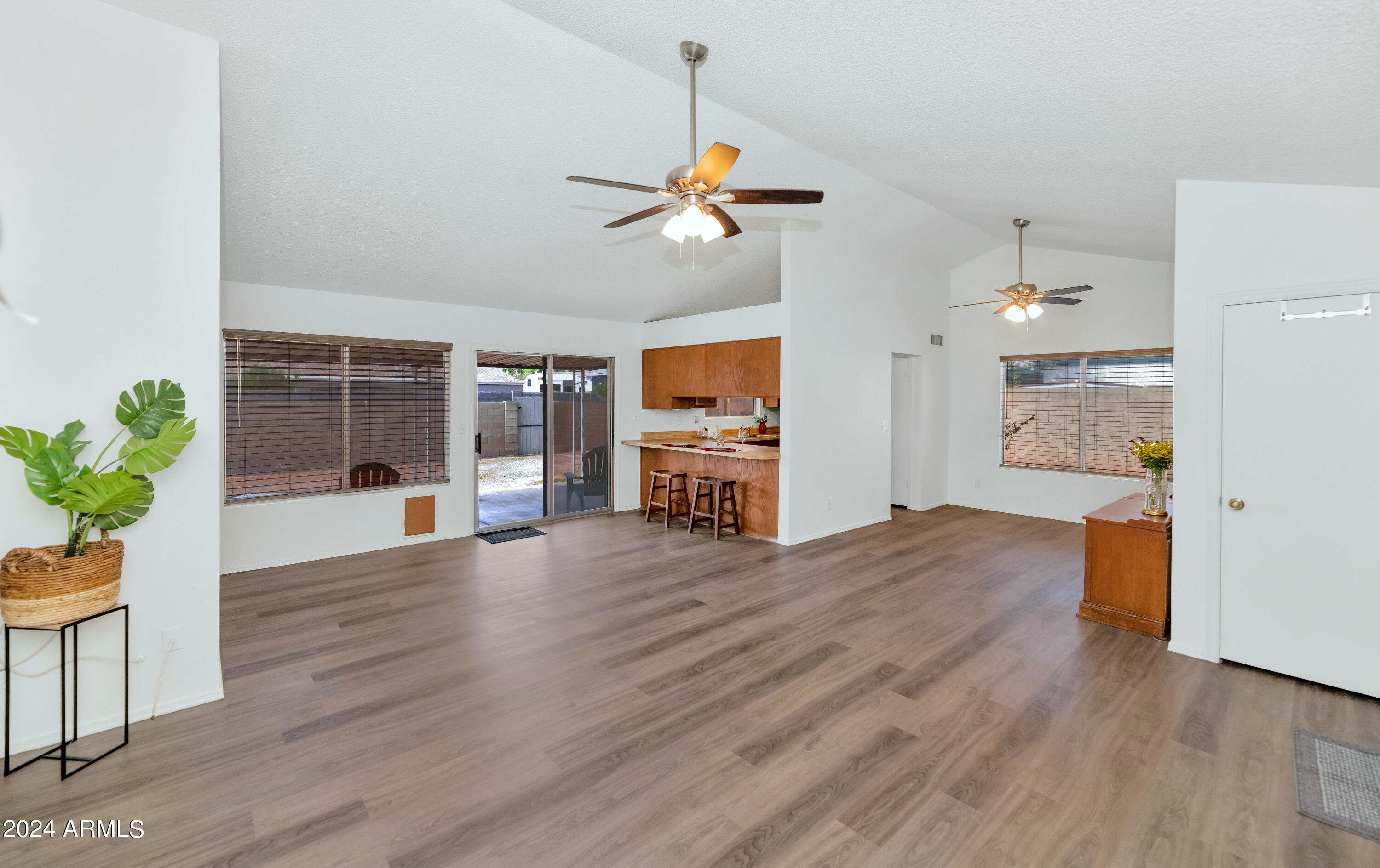 1419 E DIVOT Drive
