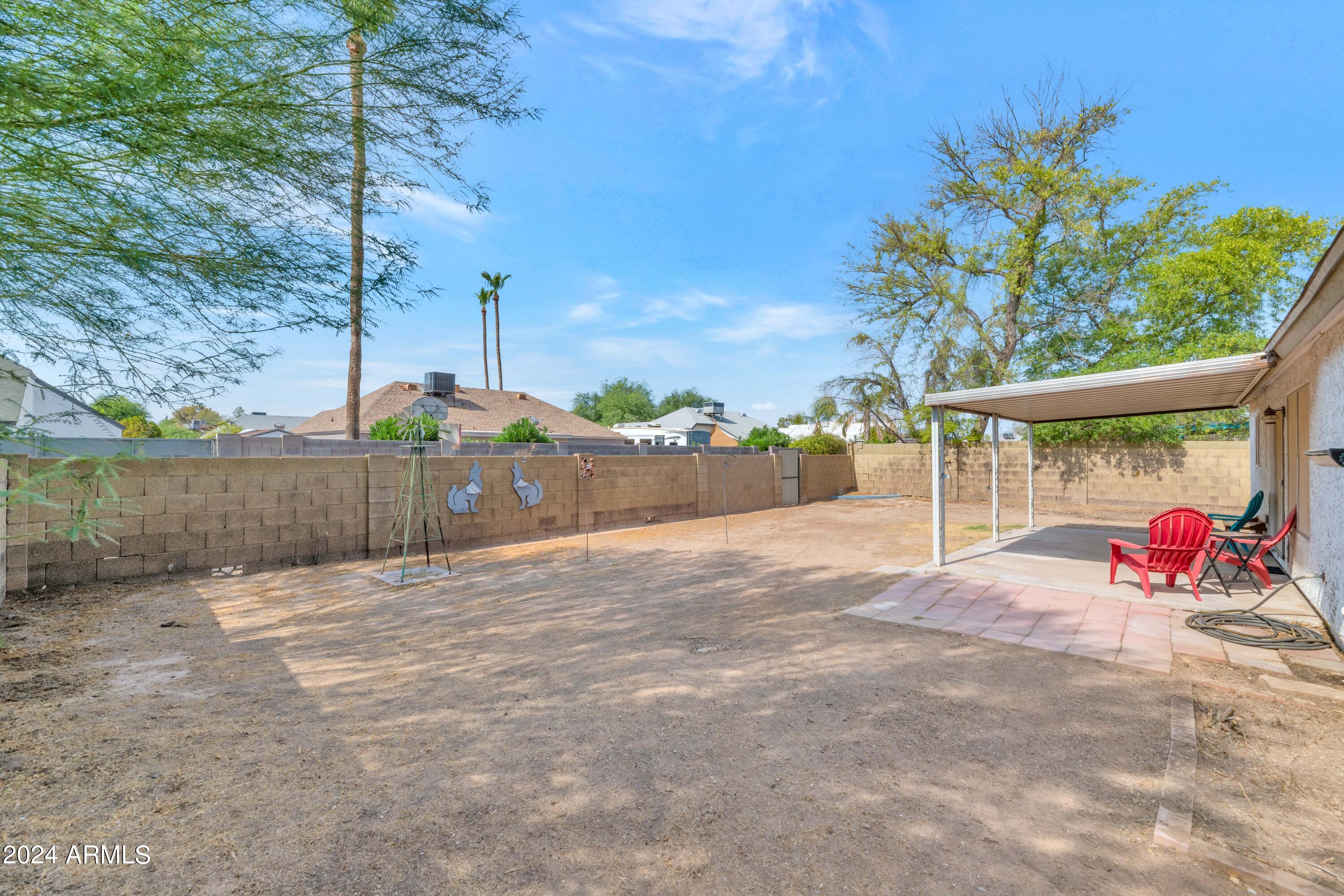 1419 E DIVOT Drive