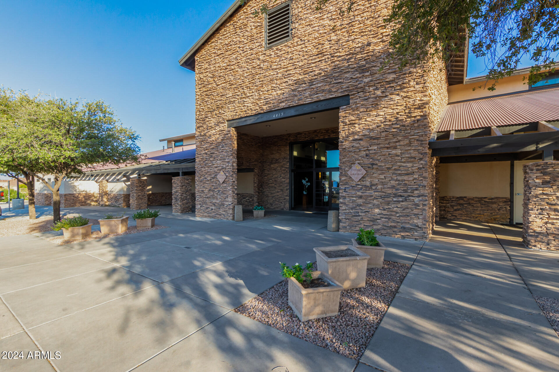 4118 E WALNUT Road