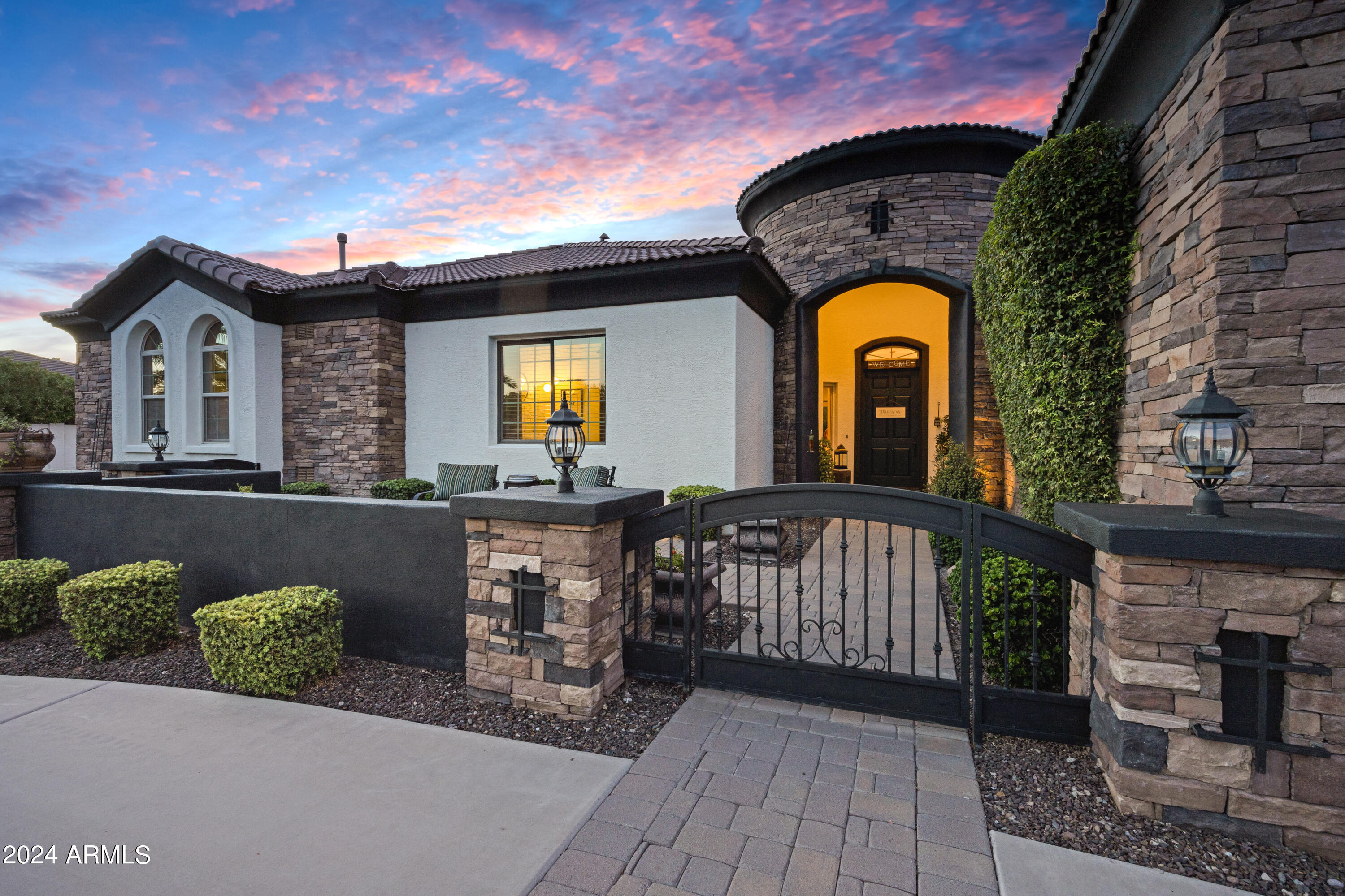 2776 E TAURUS Place