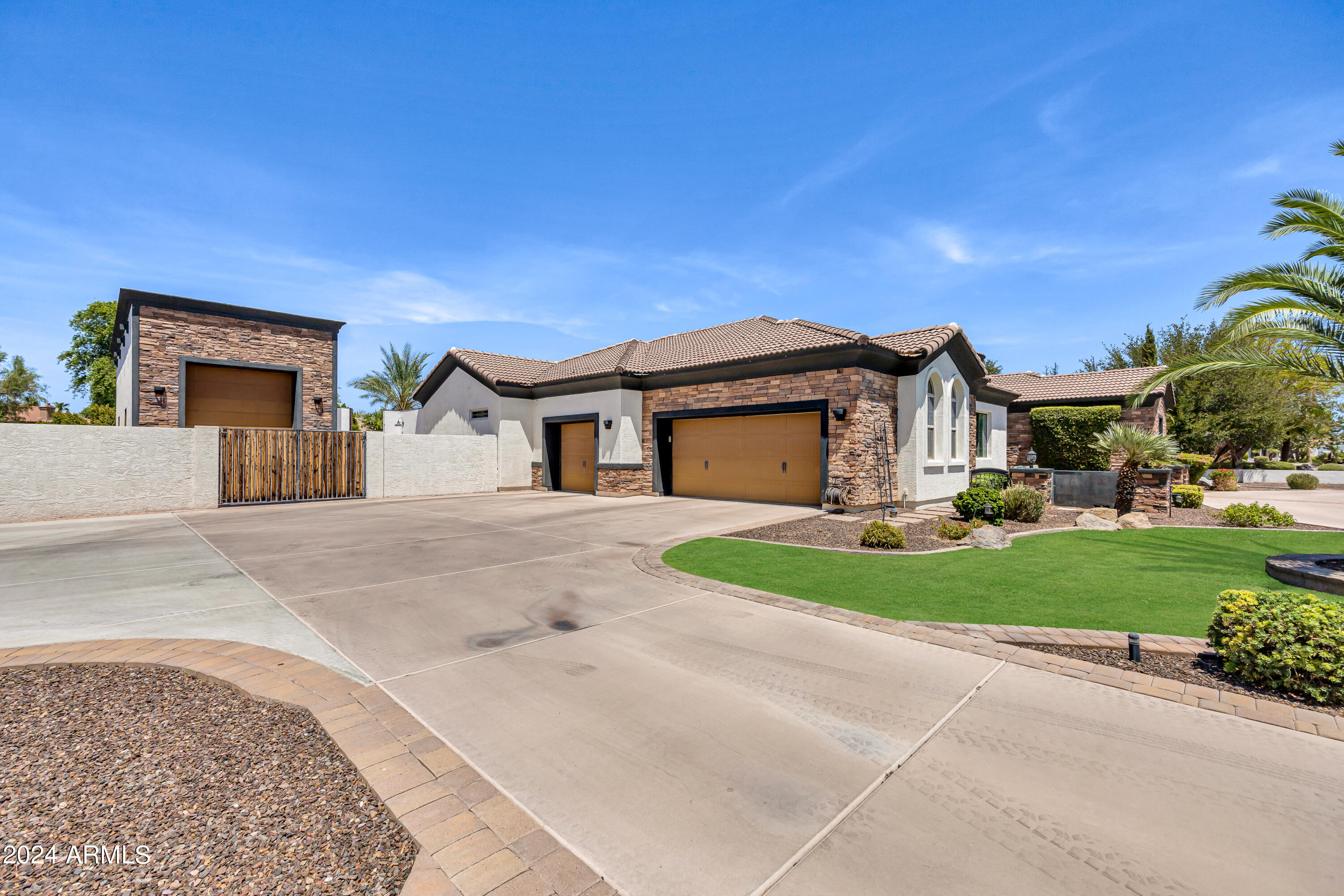 2776 E TAURUS Place
