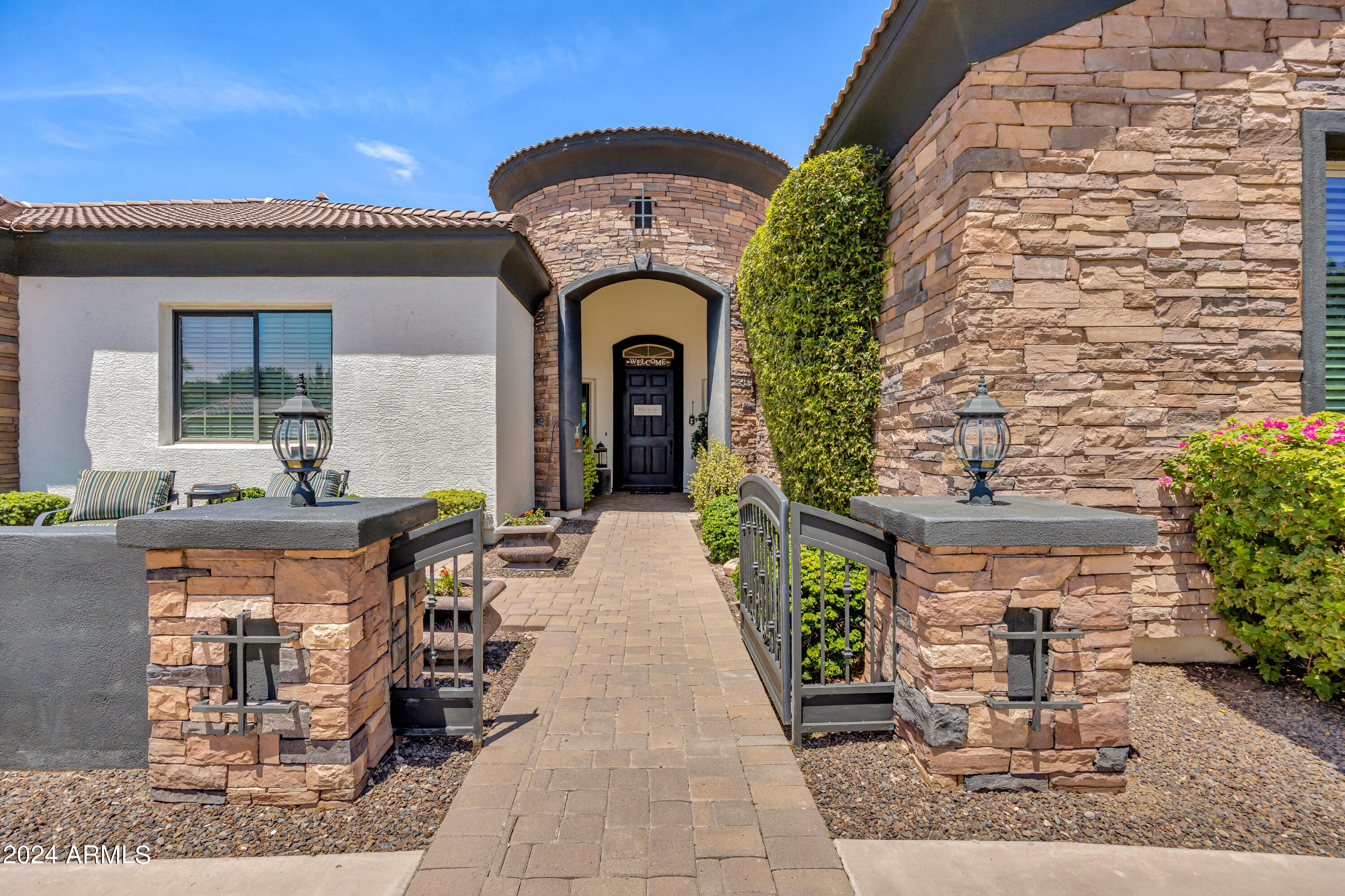 2776 E TAURUS Place