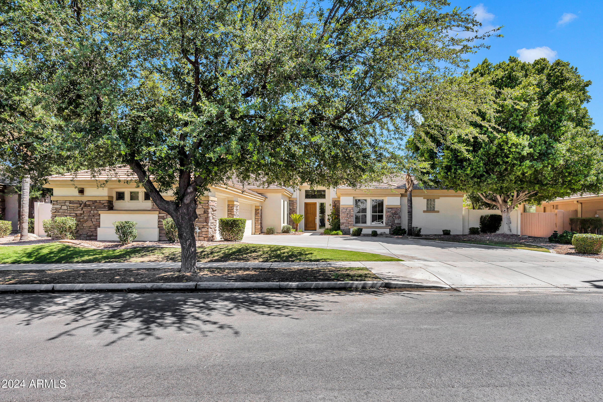 1763 W Blue Ridge Way