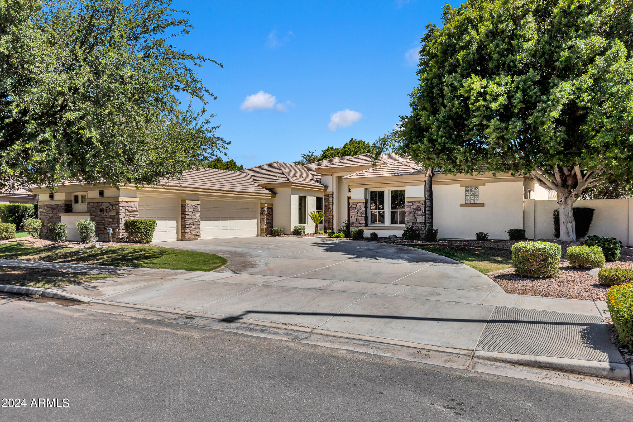 1763 W Blue Ridge Way