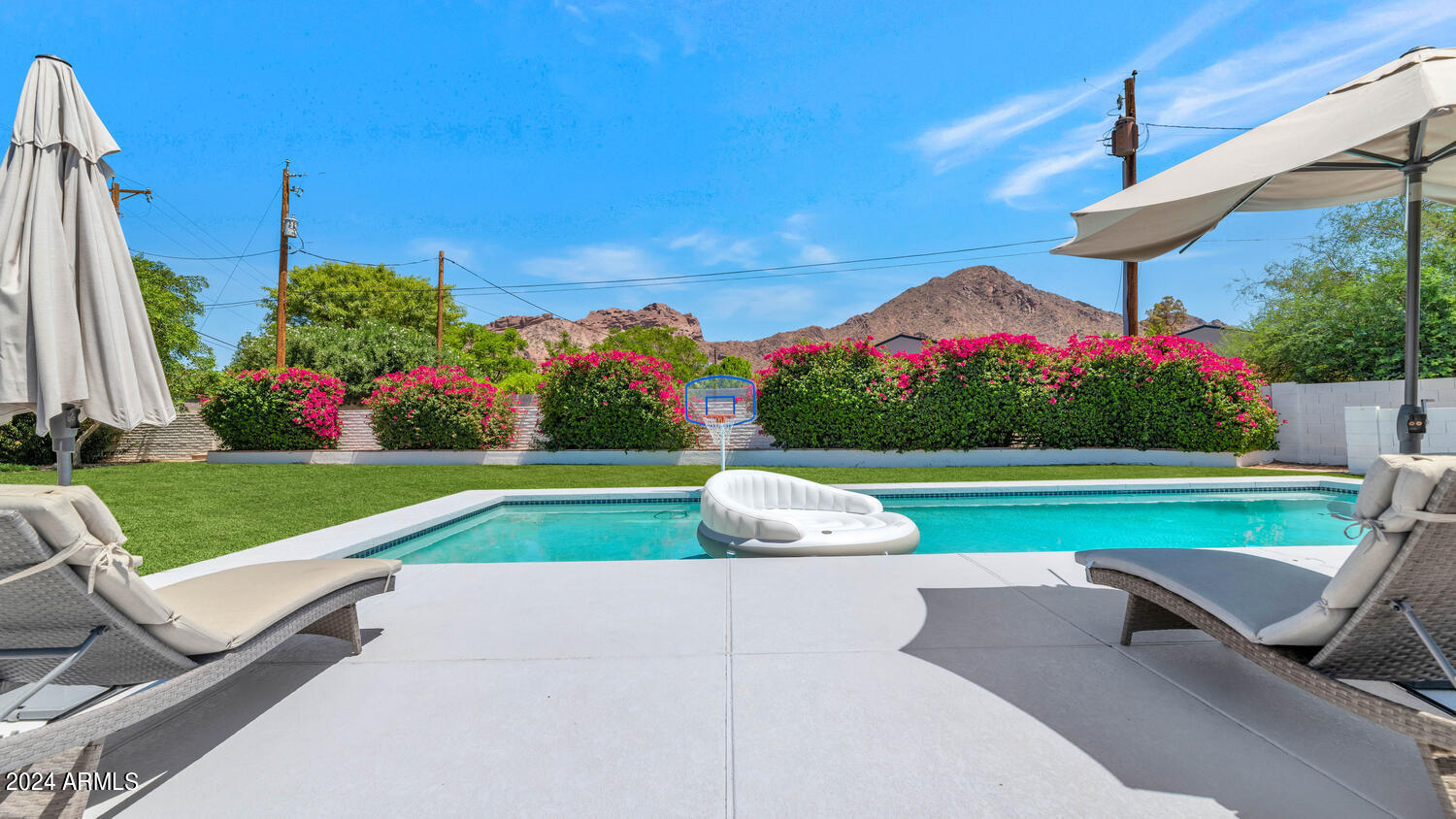 4702 E ARCADIA Lane