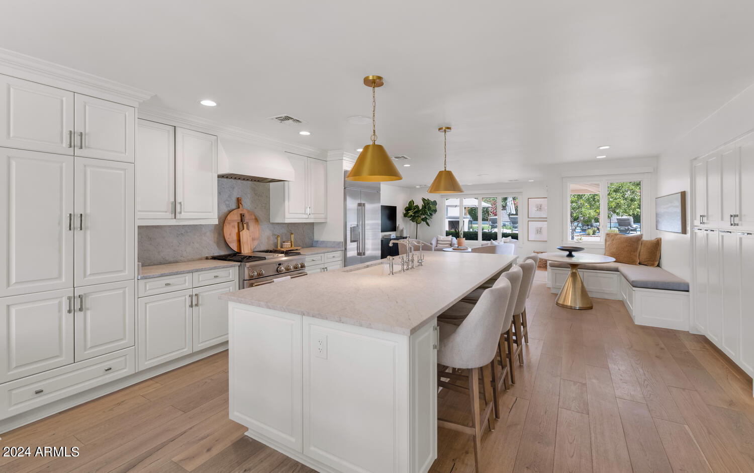 4702 E ARCADIA Lane