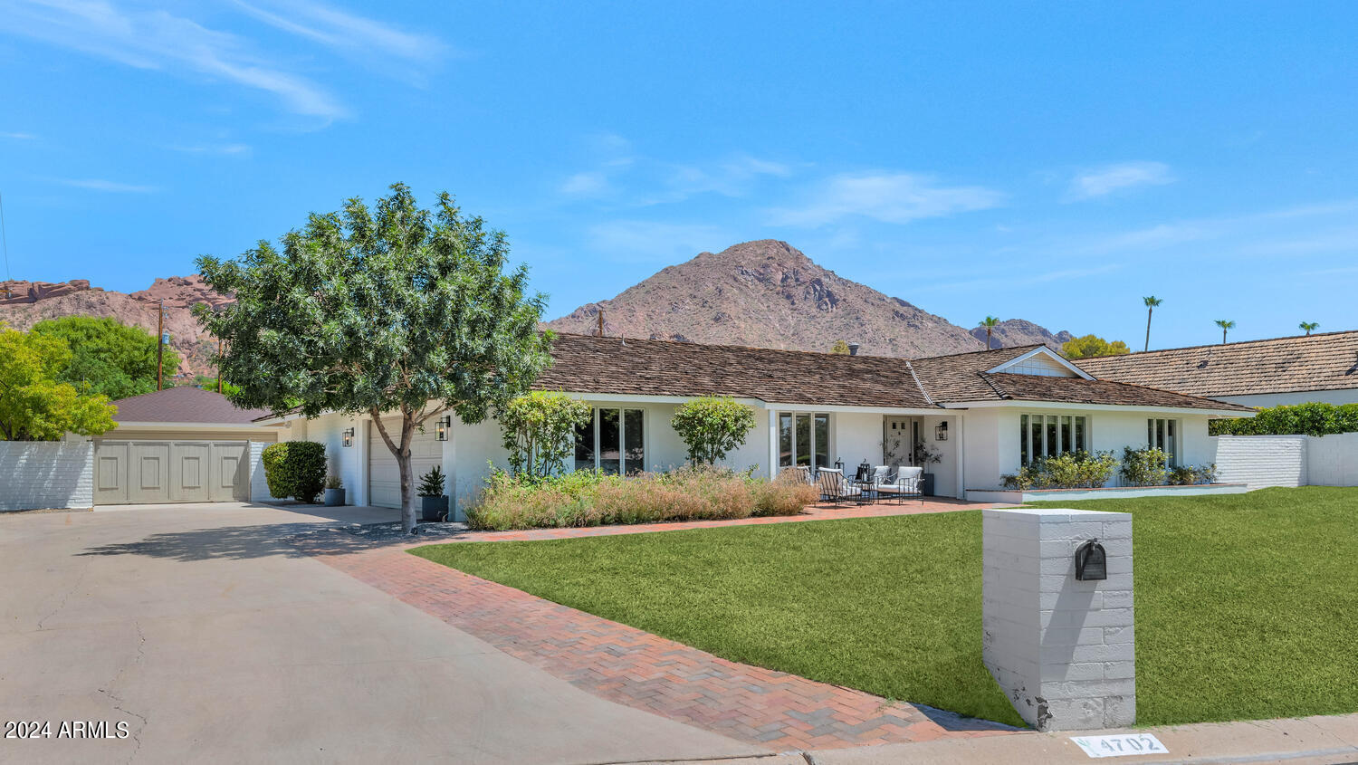 4702 E ARCADIA Lane