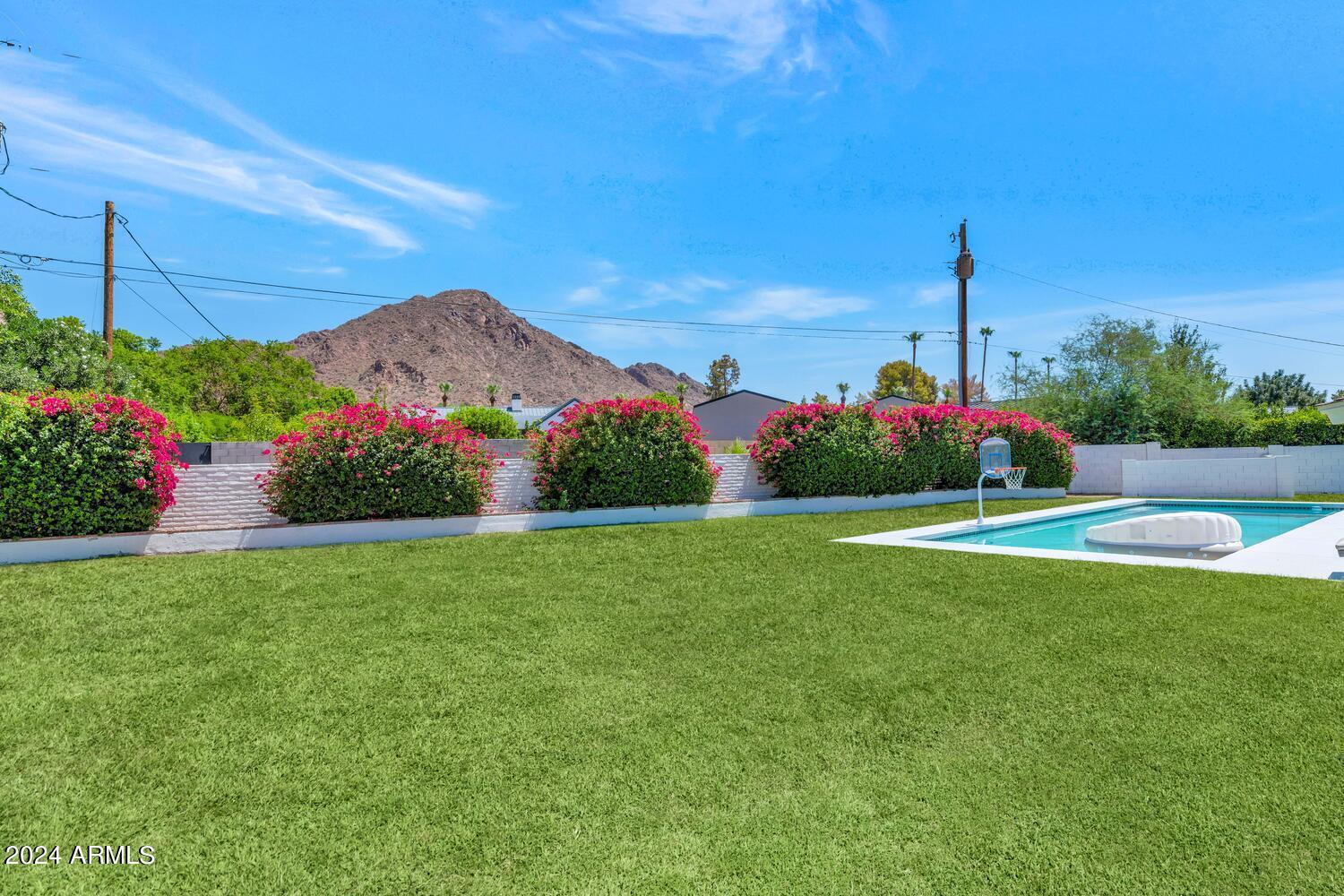 4702 E ARCADIA Lane