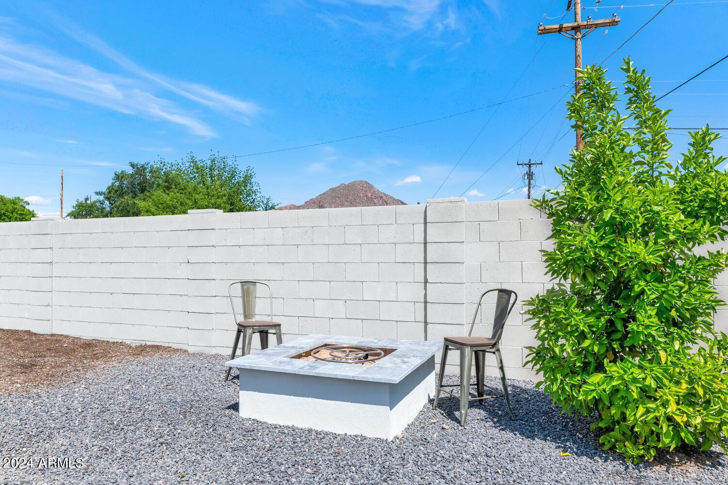 4137 E COOLIDGE Street