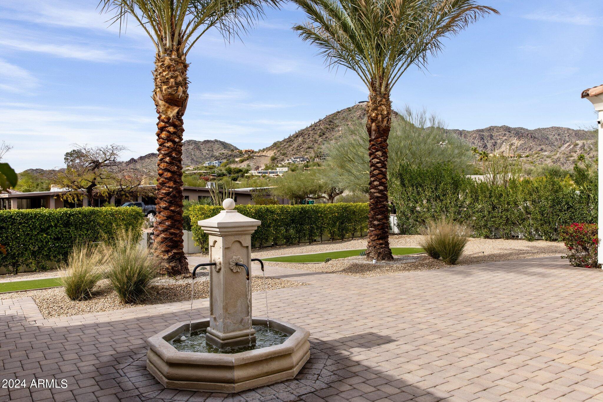 6601 N MOUNTAIN VIEW Drive
