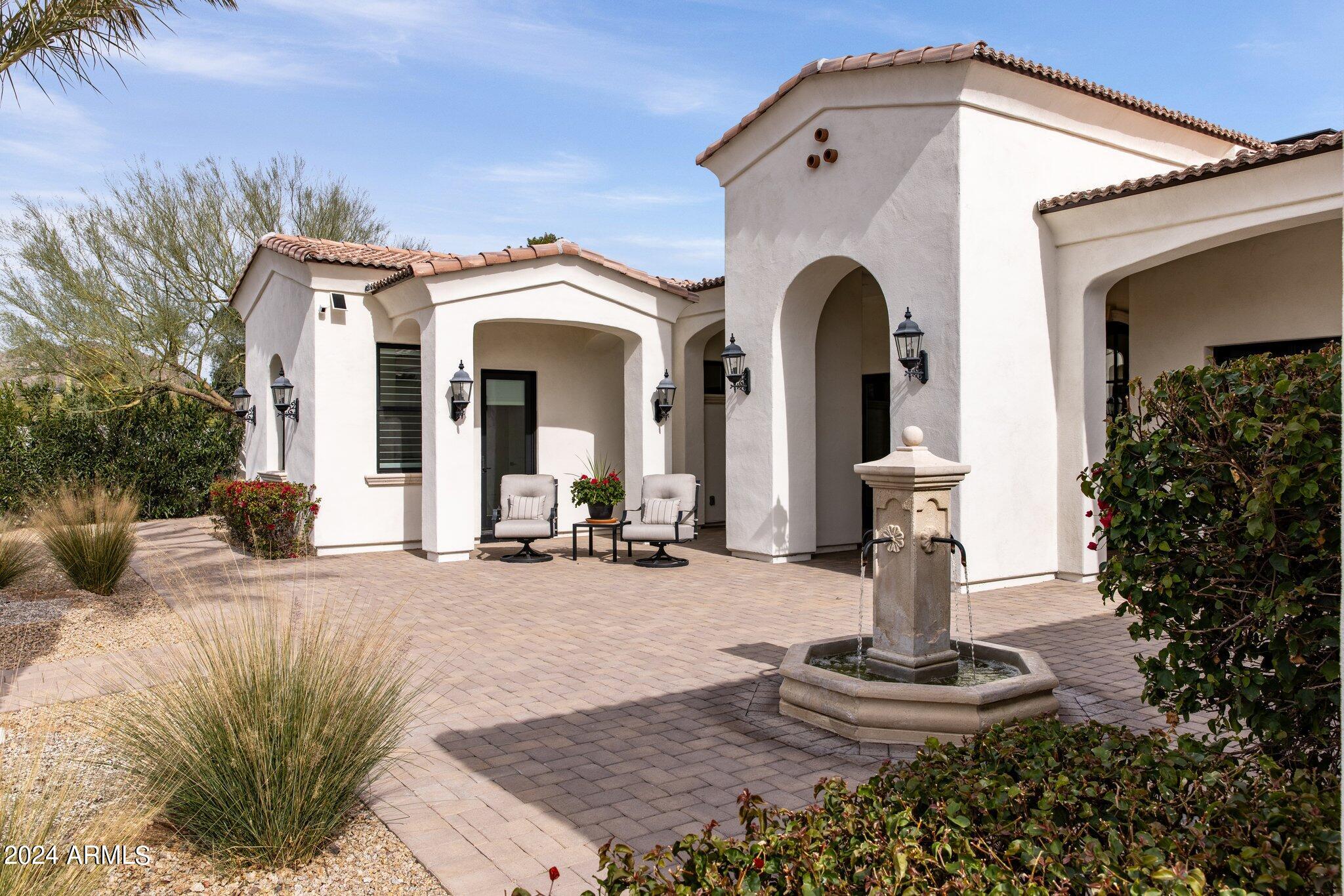 6601 N MOUNTAIN VIEW Drive