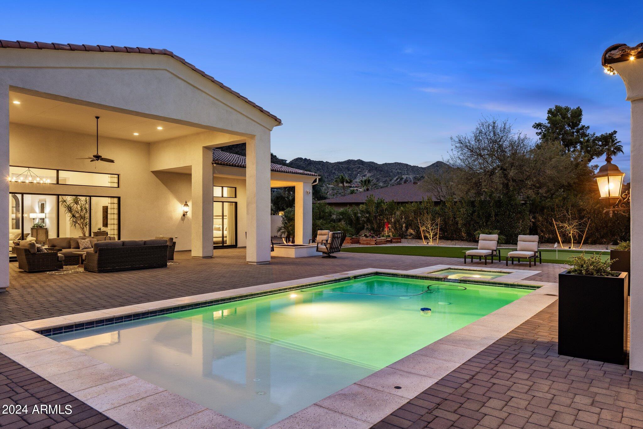 6601 N MOUNTAIN VIEW Drive