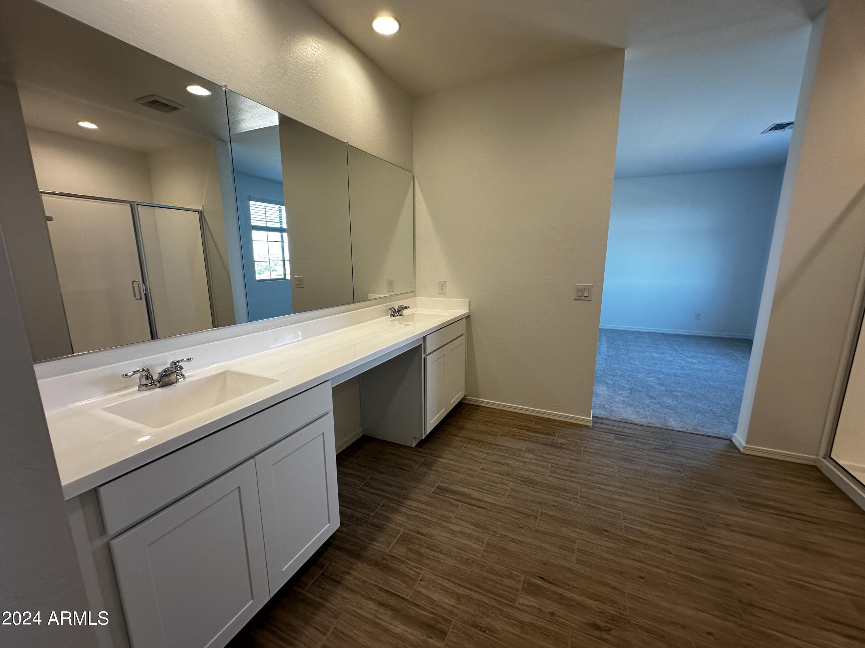 5715 W MOODY Trail