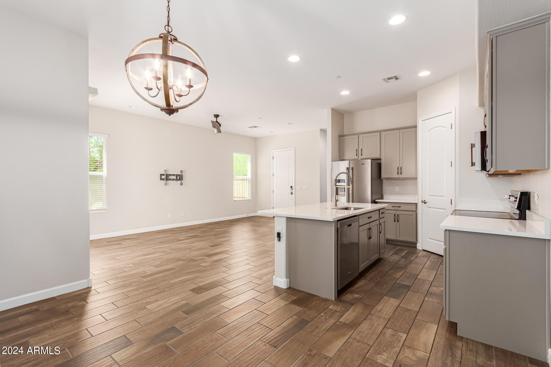 3721 E CATALINA Drive